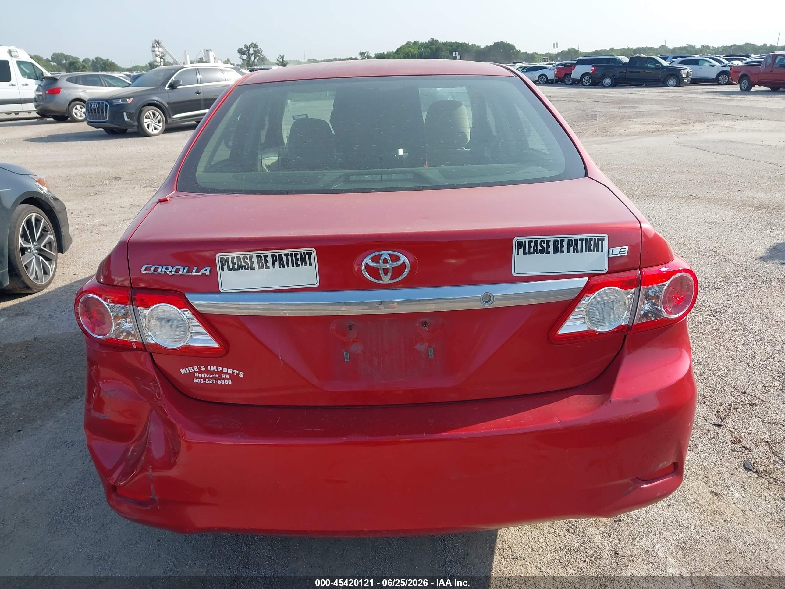 2011 Toyota Corolla Le Red vin: JTDBU4EEXBJ102492