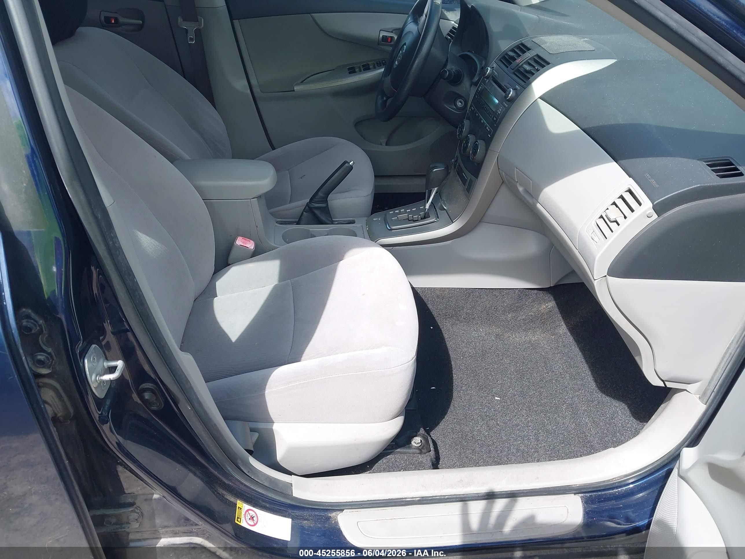 2011 Toyota Corolla Le Blue vin: JTDBU4EEXBJ105604