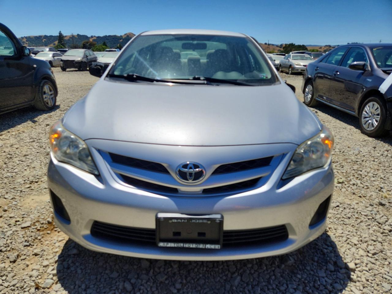 2011 Toyota Corolla Le Silver vin: JTDBU4EEXBJ105702