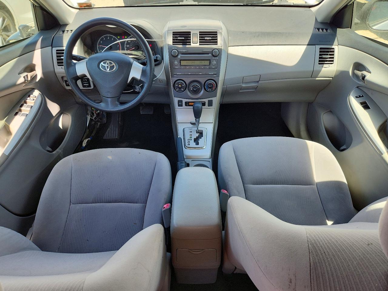 2011 Toyota Corolla Le Silver vin: JTDBU4EEXBJ105702