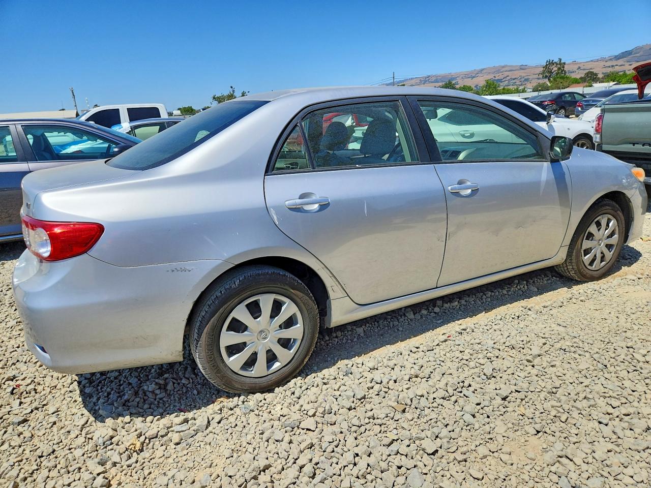 2011 Toyota Corolla Le Silver vin: JTDBU4EEXBJ105702