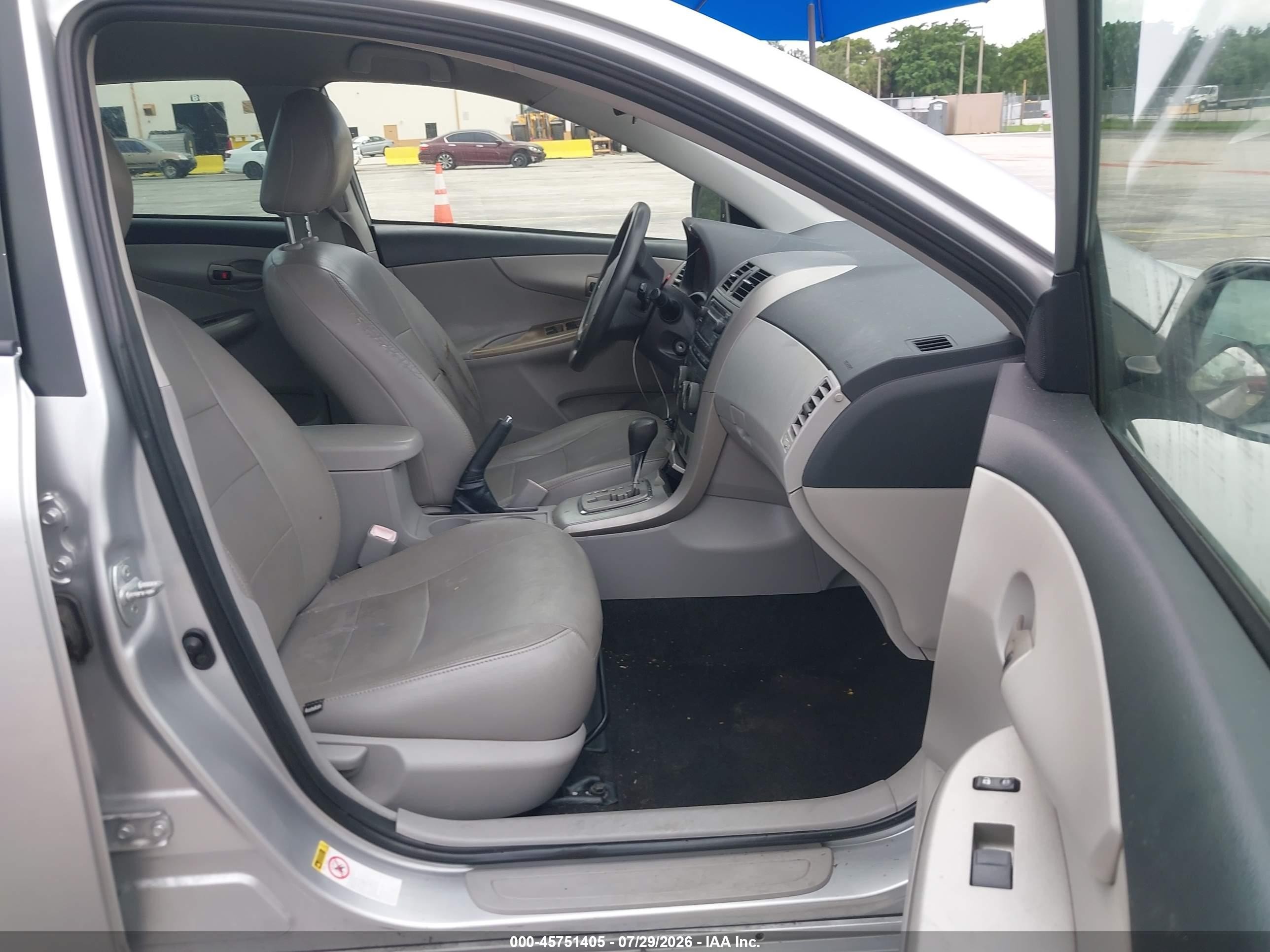 2012 Toyota Corolla Le Silver vin: JTDBU4EEXC9172903