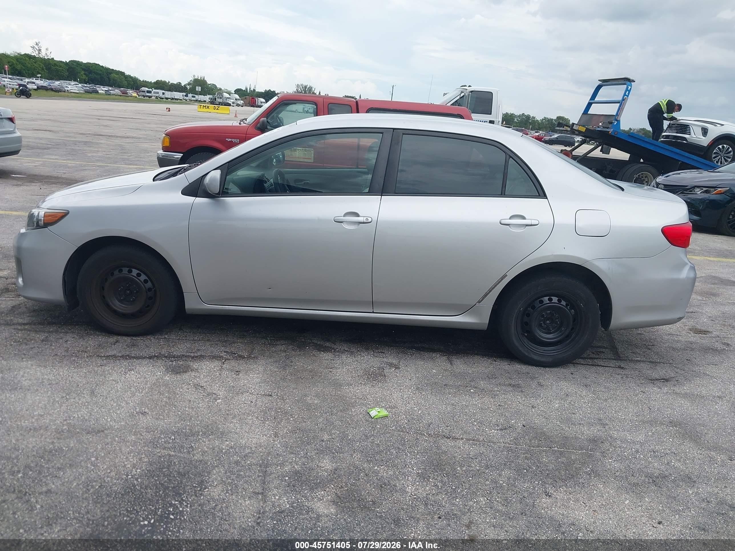 2012 Toyota Corolla Le Silver vin: JTDBU4EEXC9172903