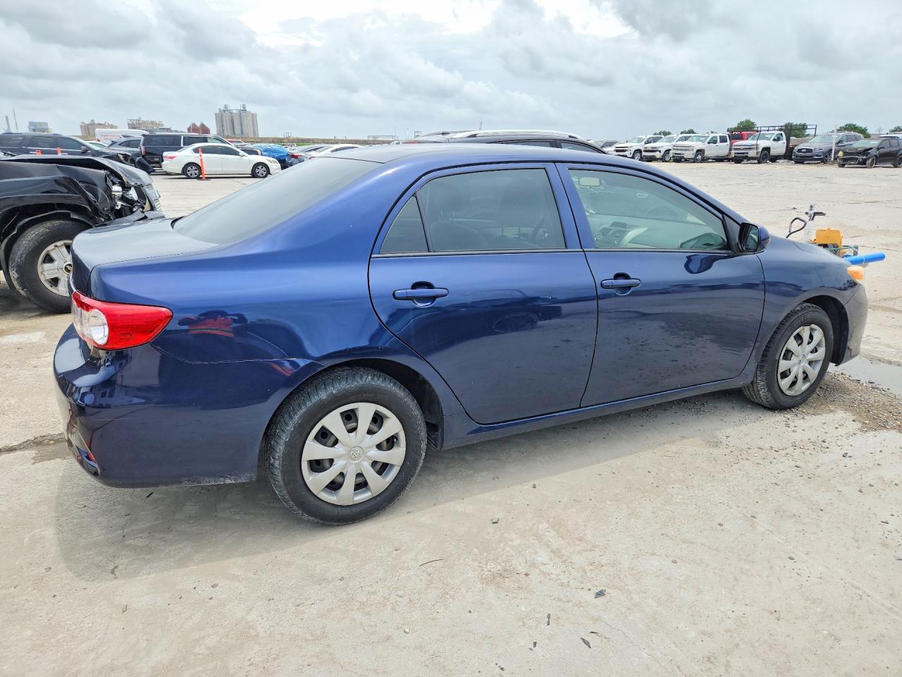 2013 Toyota Corolla L Blue vin: JTDBU4EEXDJ118825