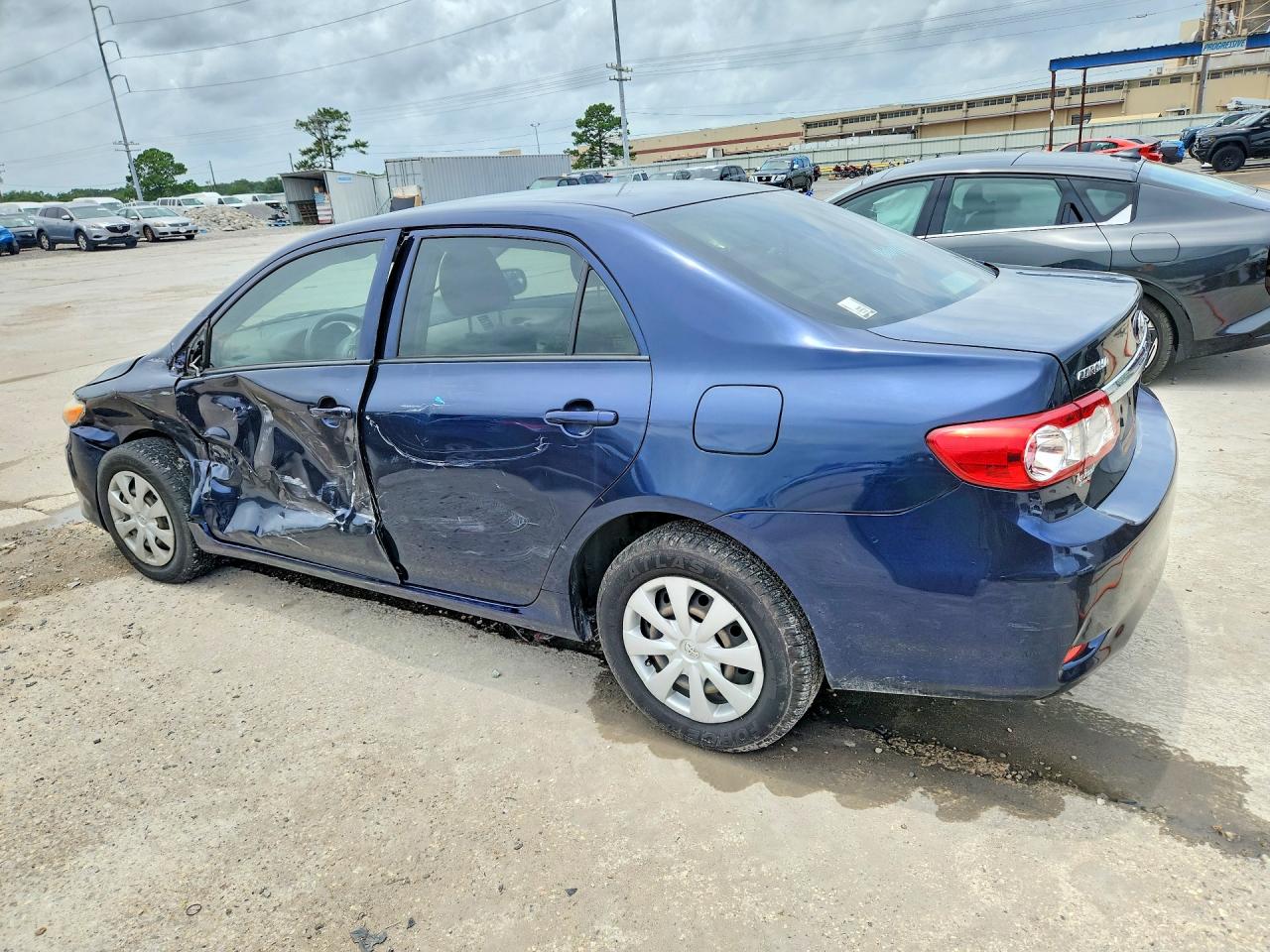 2013 Toyota Corolla L Blue vin: JTDBU4EEXDJ118825