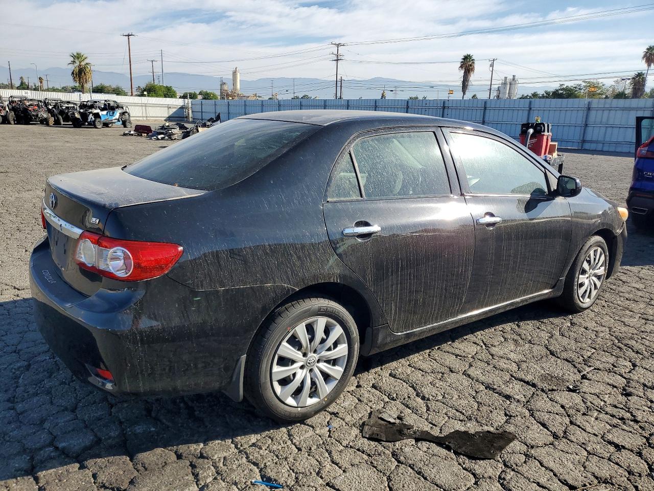 2013 Toyota Corolla Le Black vin: JTDBU4EEXDJ119392
