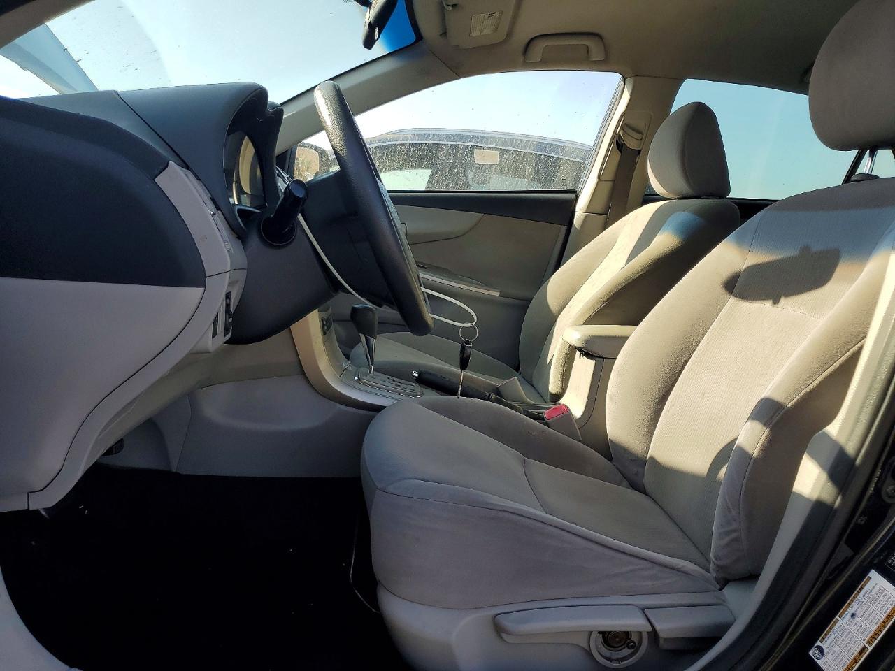 2013 Toyota Corolla Le Black vin: JTDBU4EEXDJ119392