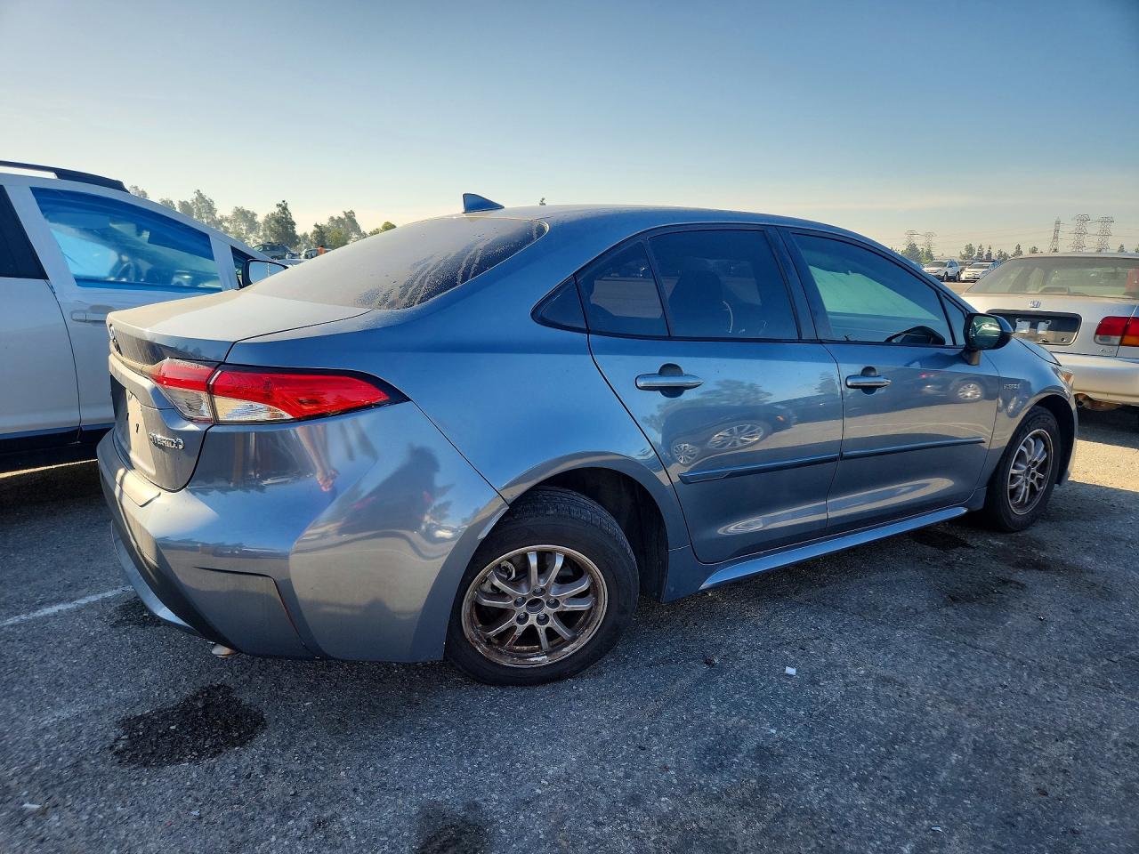 2021 Toyota Corolla Le Gray vin: JTDEAMDE0MJ007126