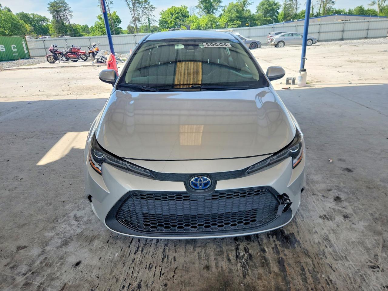 2022 Toyota Corolla Le Silver vin: JTDEAMDE3N3004016