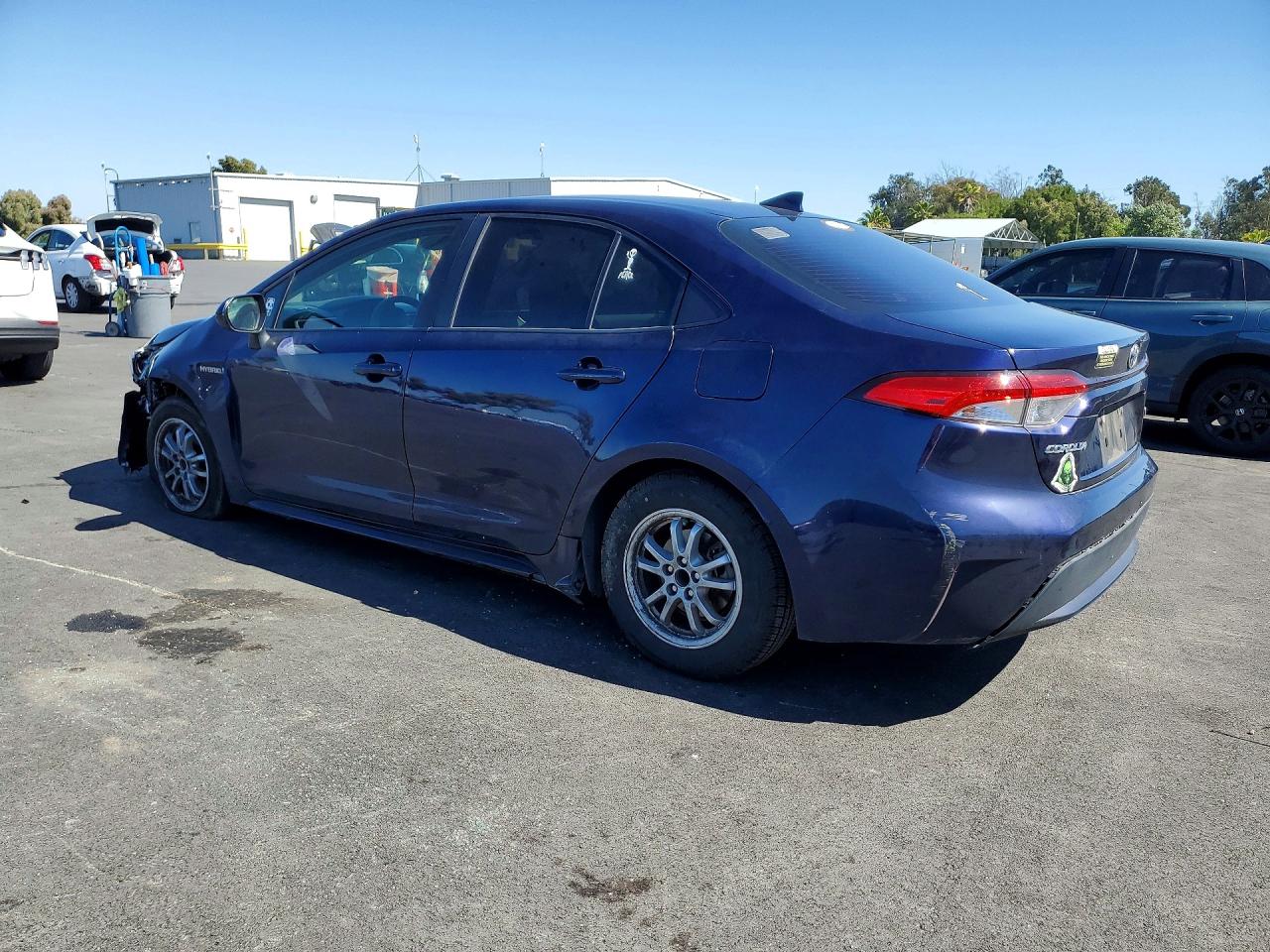 2021 Toyota Corolla Le Purple vin: JTDEAMDE4MJ033065