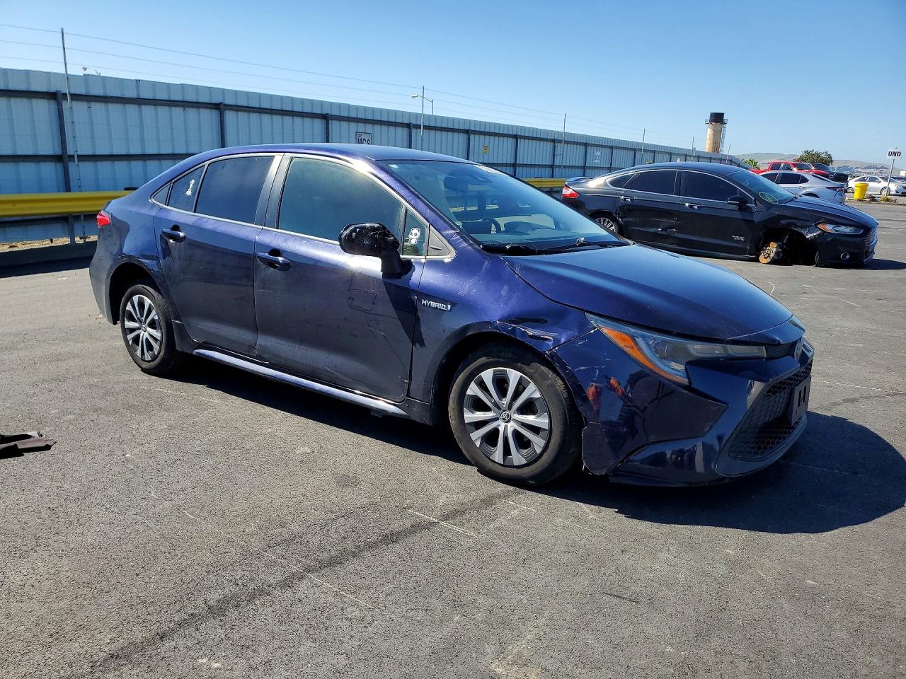2021 Toyota Corolla Le Purple vin: JTDEAMDE4MJ033065