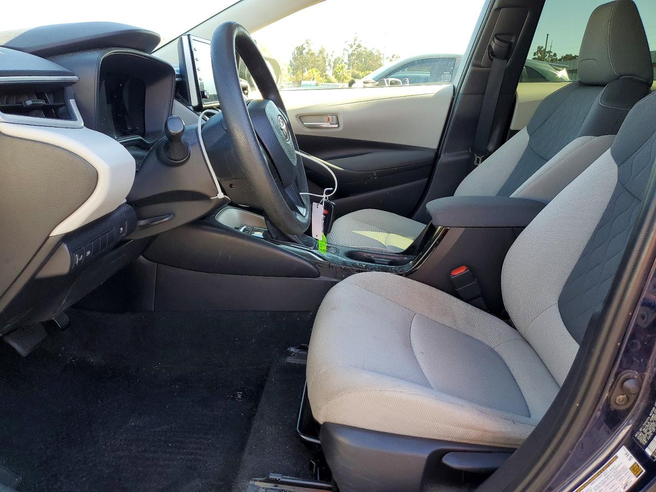 2021 Toyota Corolla Le Purple vin: JTDEAMDE4MJ033065