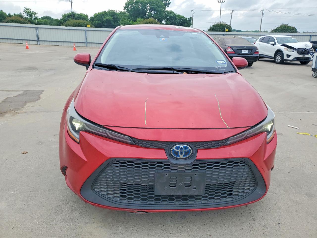 2021 Toyota Corolla Le Red vin: JTDEAMDE5MJ012239