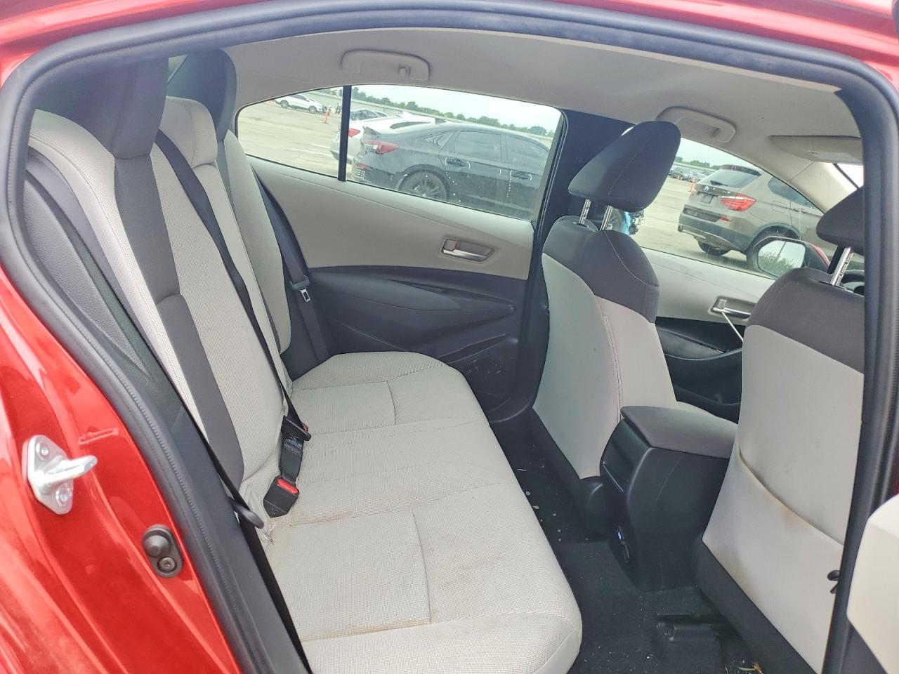2021 Toyota Corolla Le Red vin: JTDEAMDE5MJ012239