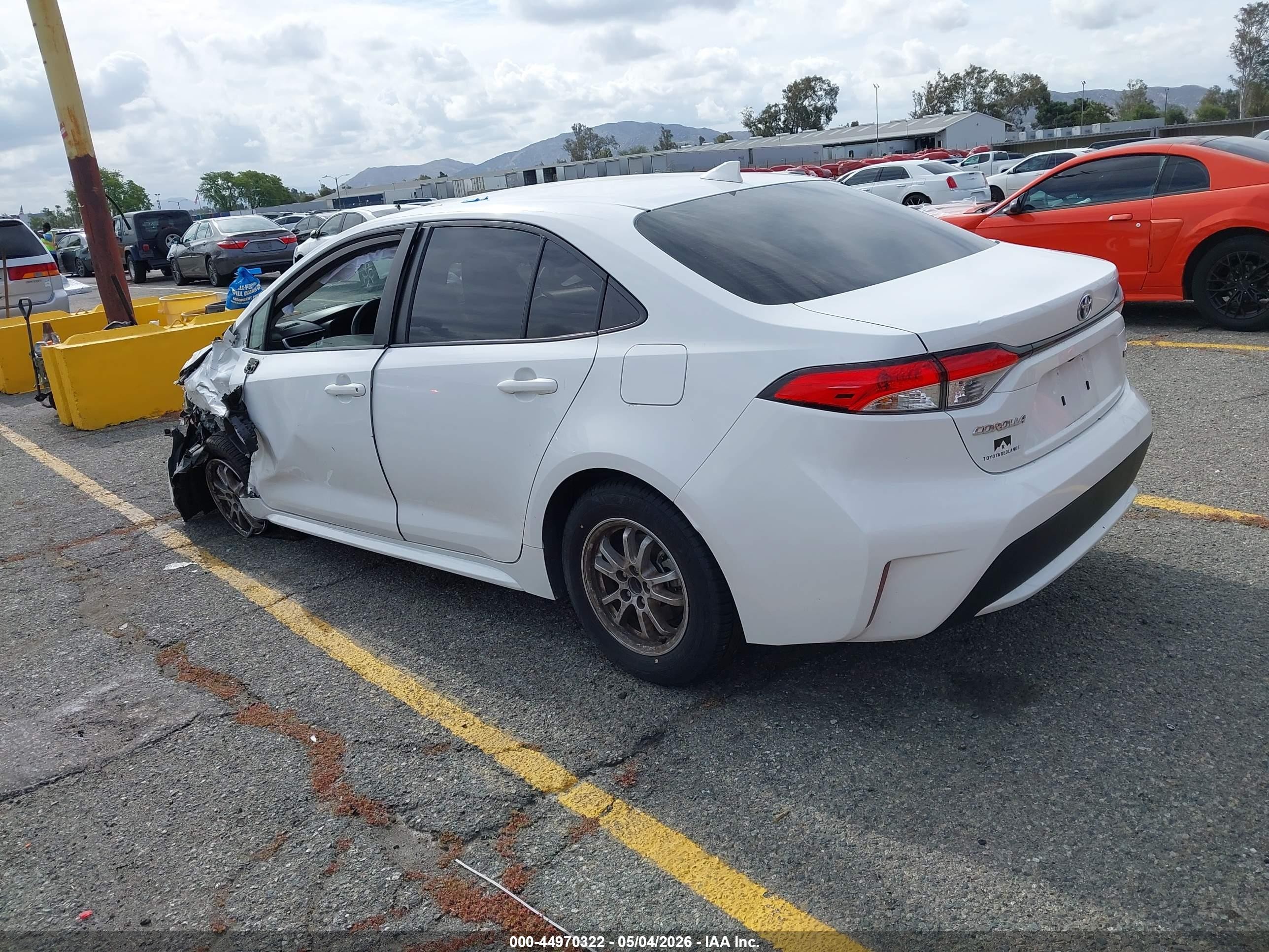 2021 Toyota Corolla Hybrid Le White vin: JTDEAMDE5MJ032927