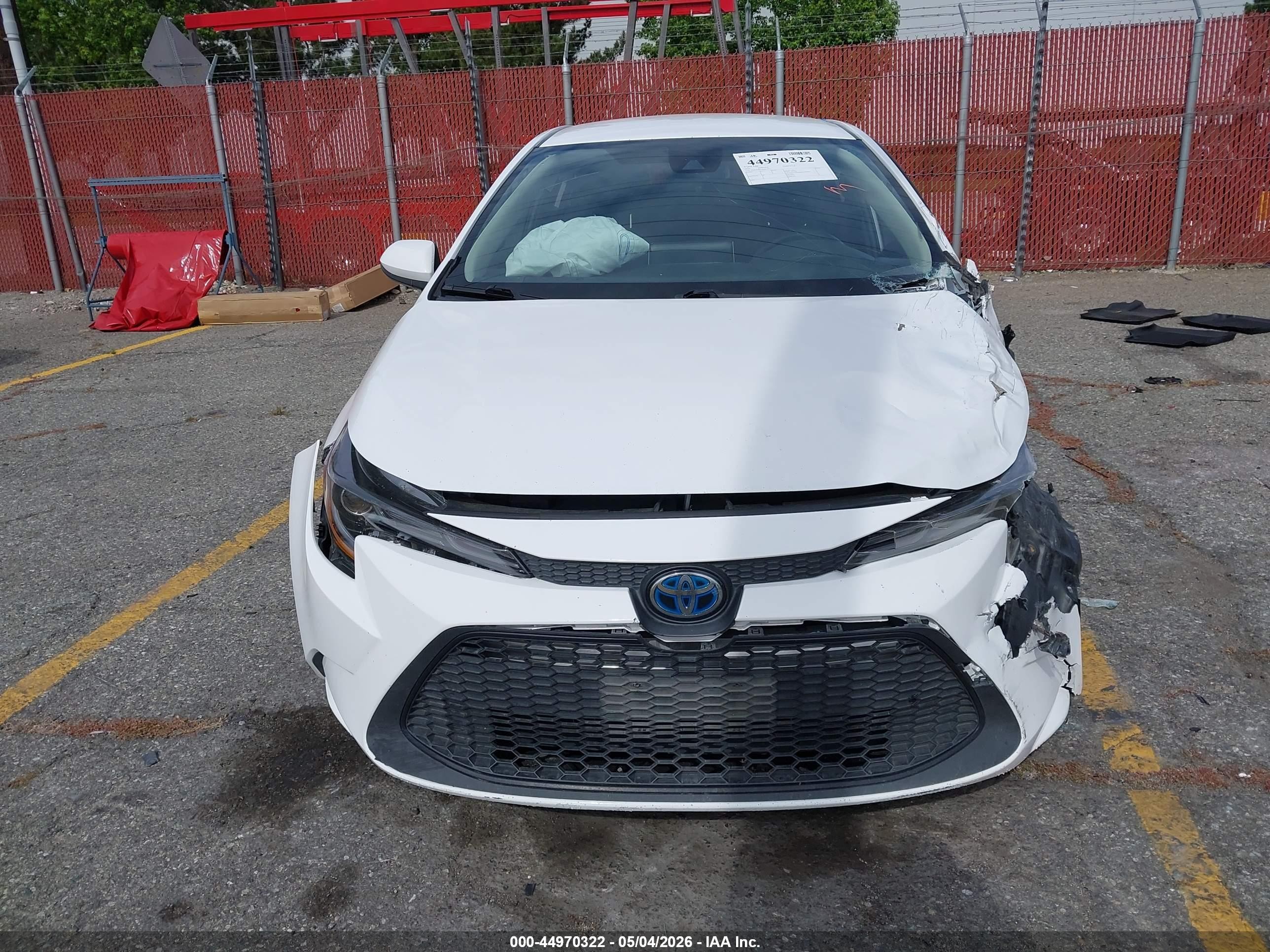 2021 Toyota Corolla Hybrid Le White vin: JTDEAMDE5MJ032927
