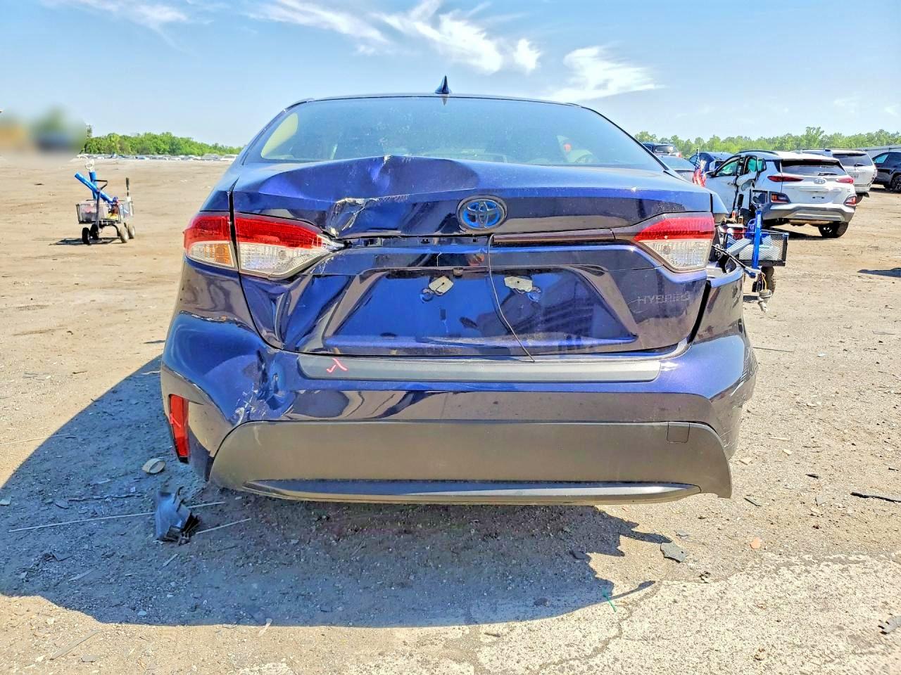 2022 Toyota Corolla Le Blue vin: JTDEAMDE5NJ056176