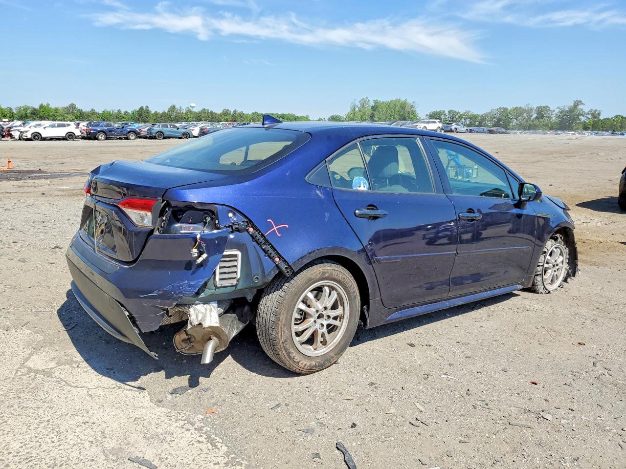 2022 Toyota Corolla Le Blue vin: JTDEAMDE5NJ056176
