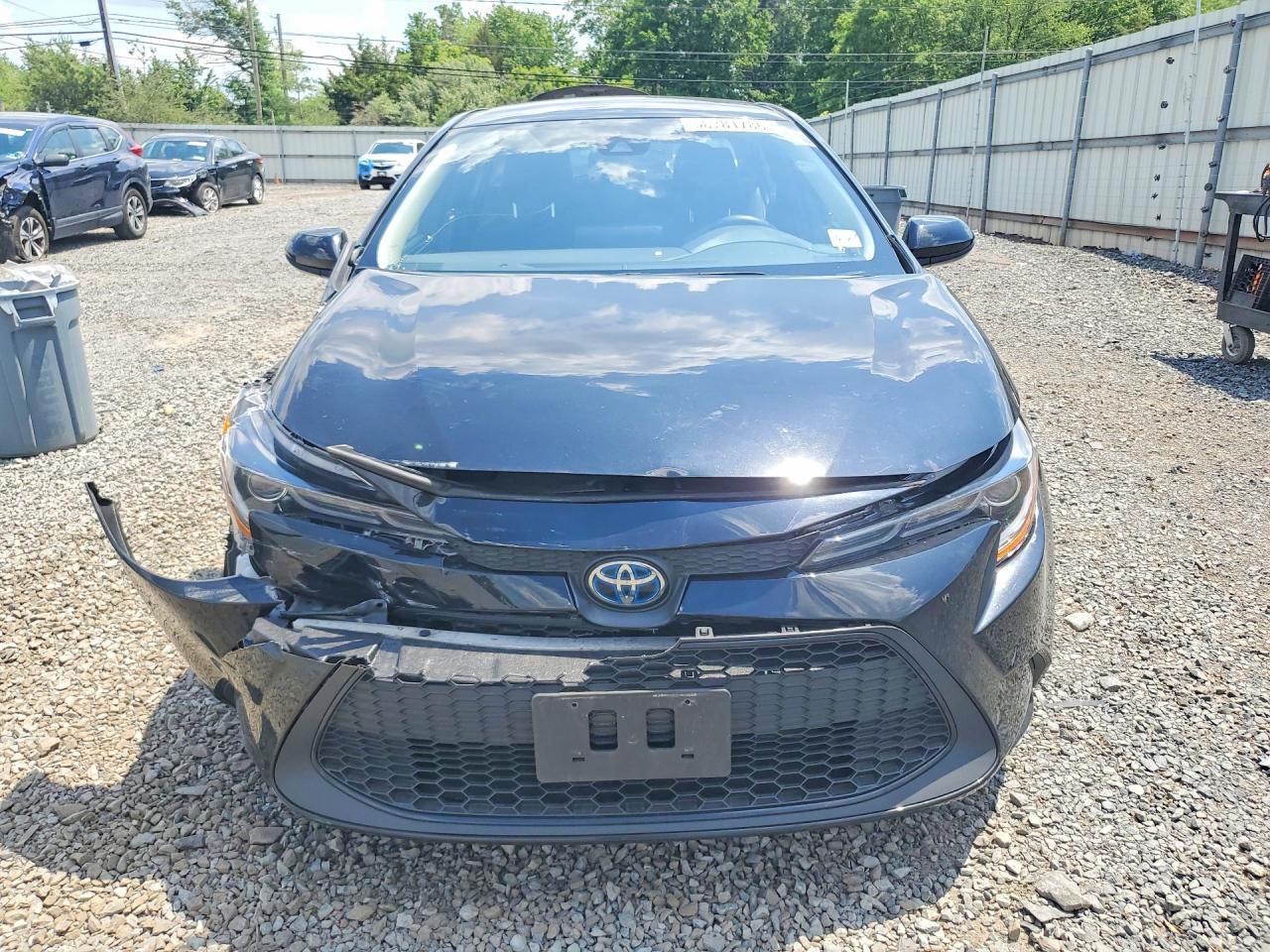 2022 Toyota Corolla Le Black vin: JTDEAMDE7NJ047012