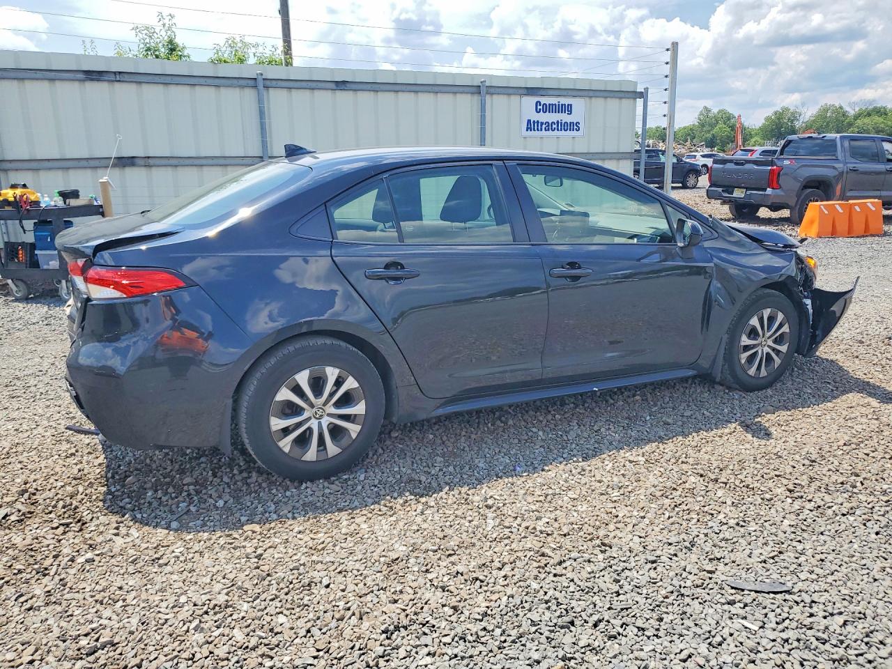 2022 Toyota Corolla Le Black vin: JTDEAMDE7NJ047012