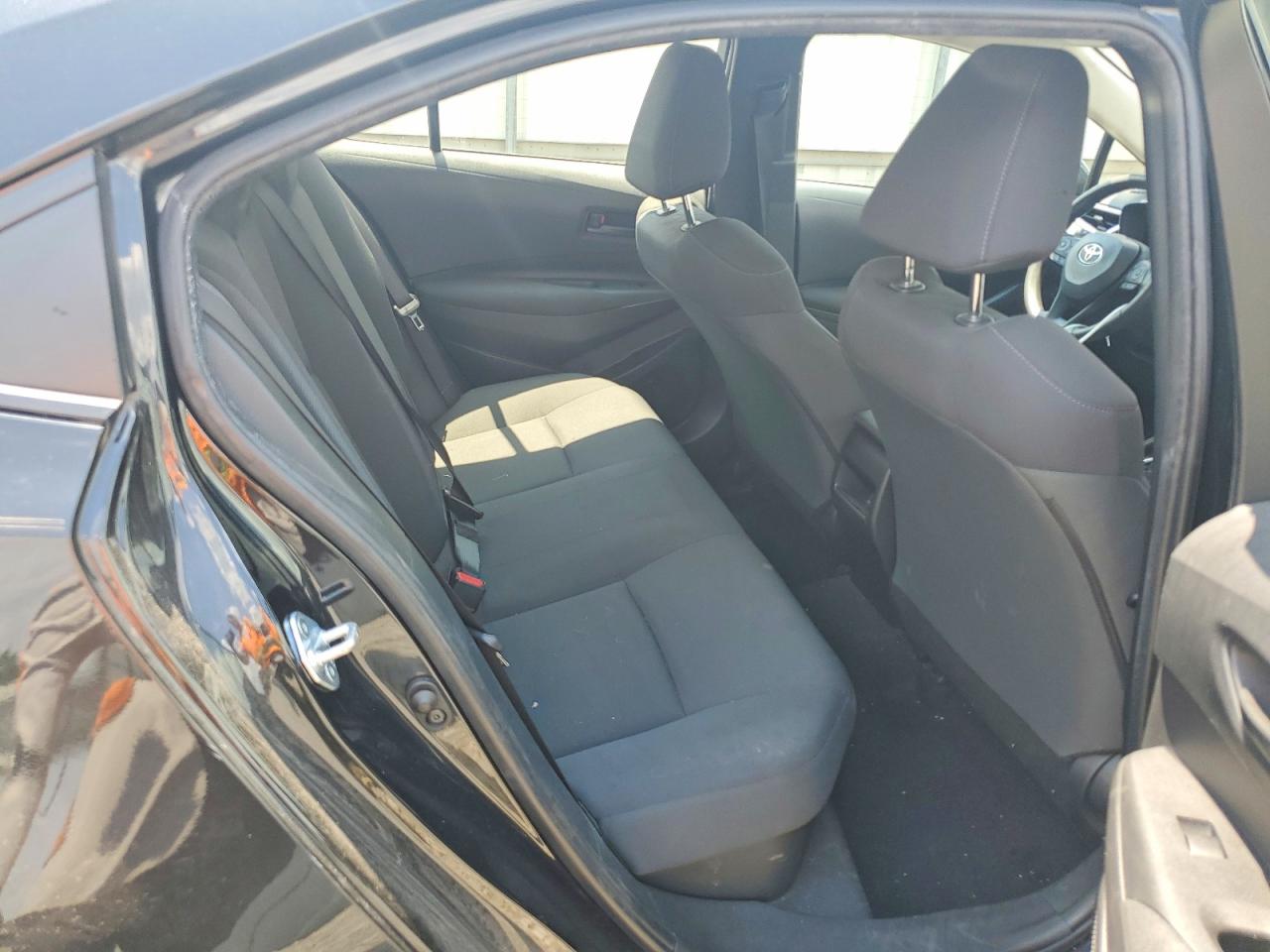 2022 Toyota Corolla Le Black vin: JTDEAMDE7NJ047012