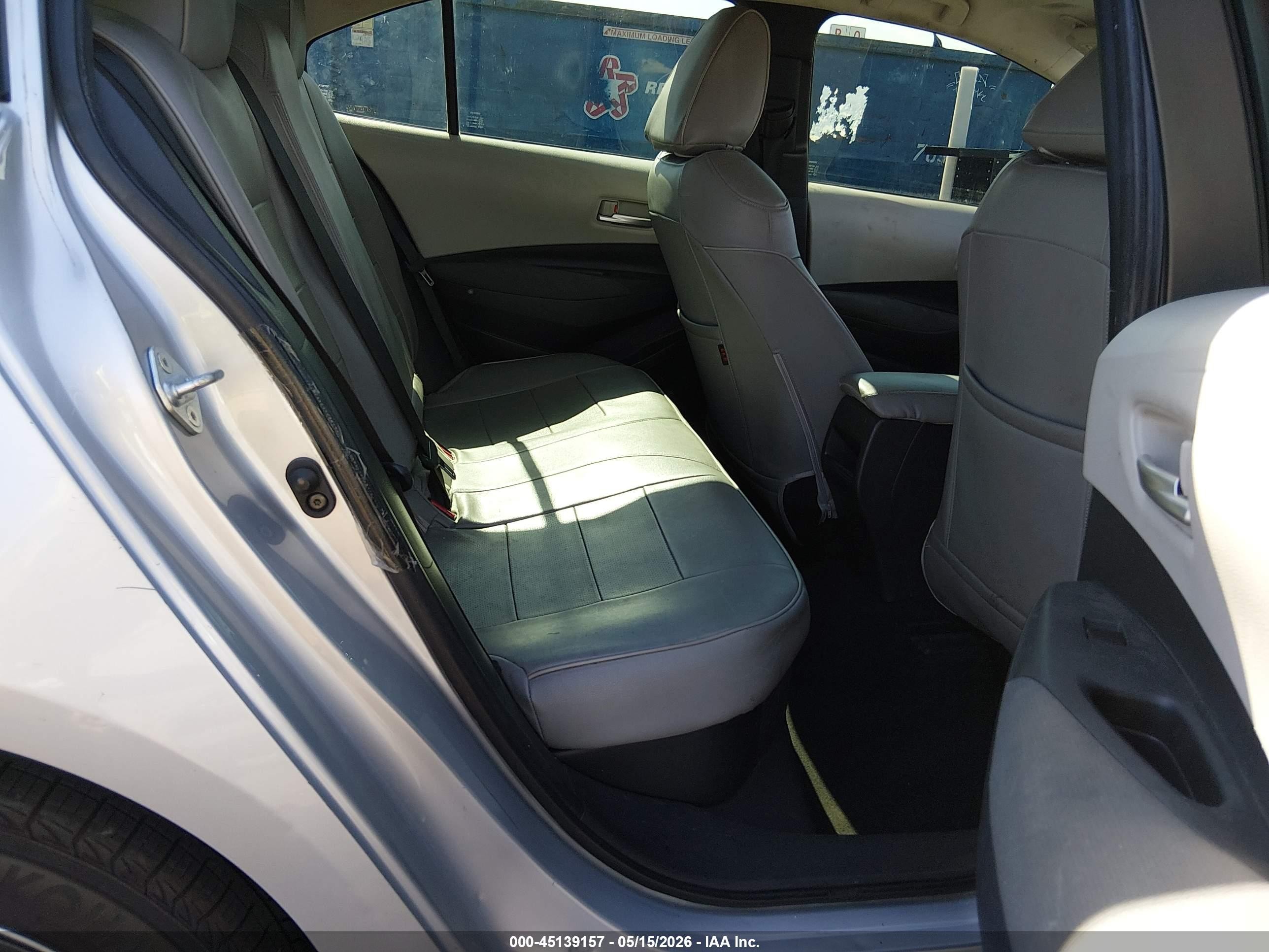 2021 Toyota Corolla Hybrid Le Silver vin: JTDEAMDE8MJ014096