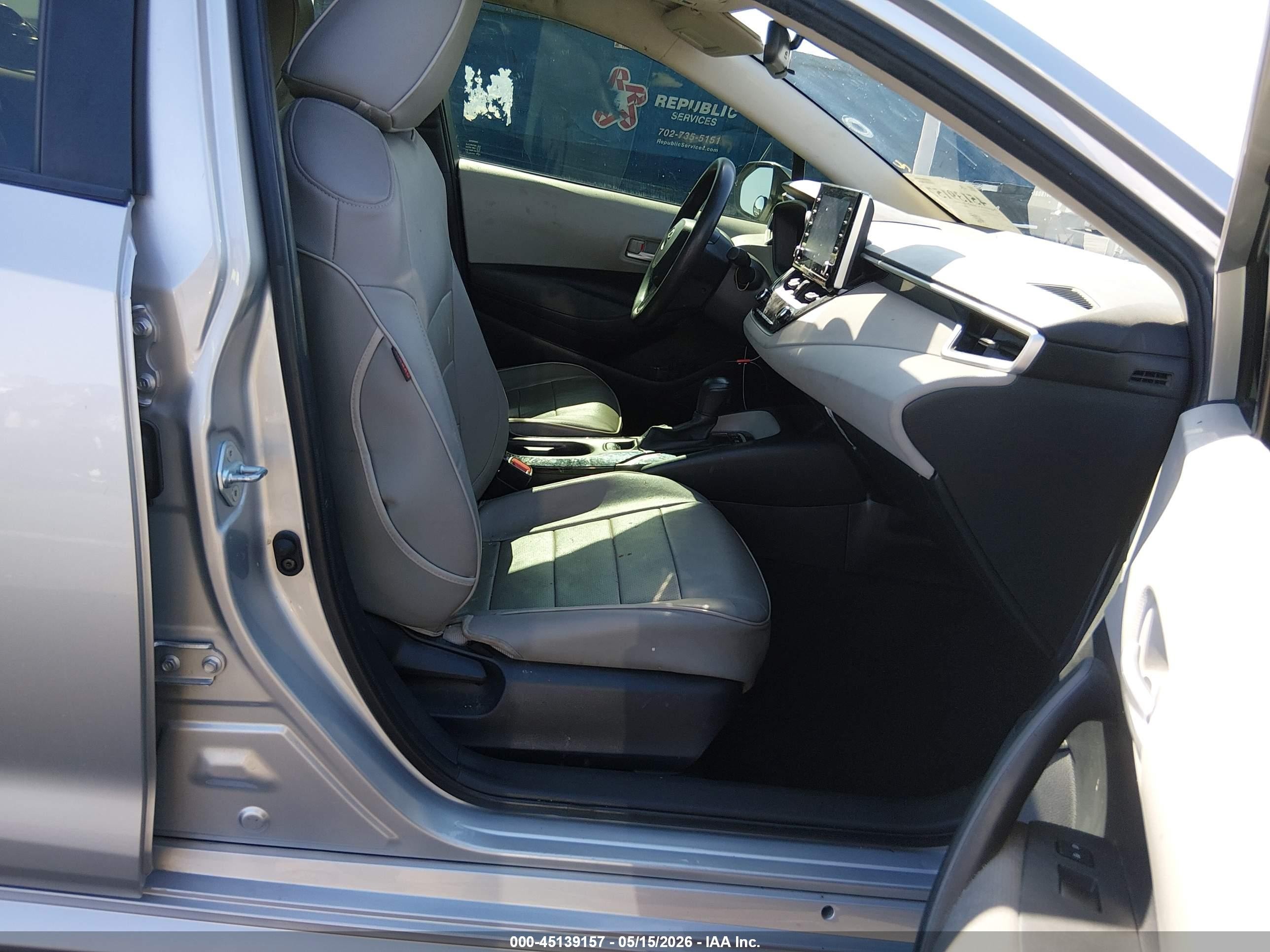 2021 Toyota Corolla Hybrid Le Silver vin: JTDEAMDE8MJ014096