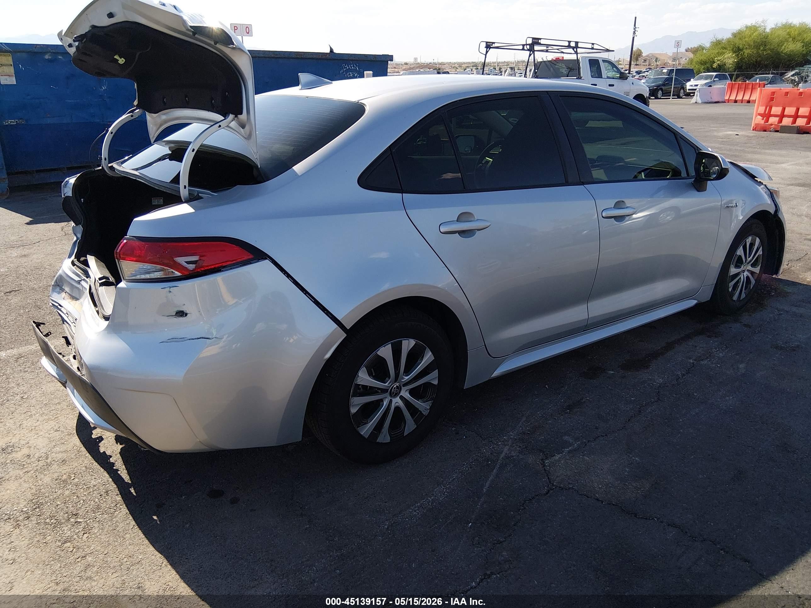 2021 Toyota Corolla Hybrid Le Silver vin: JTDEAMDE8MJ014096