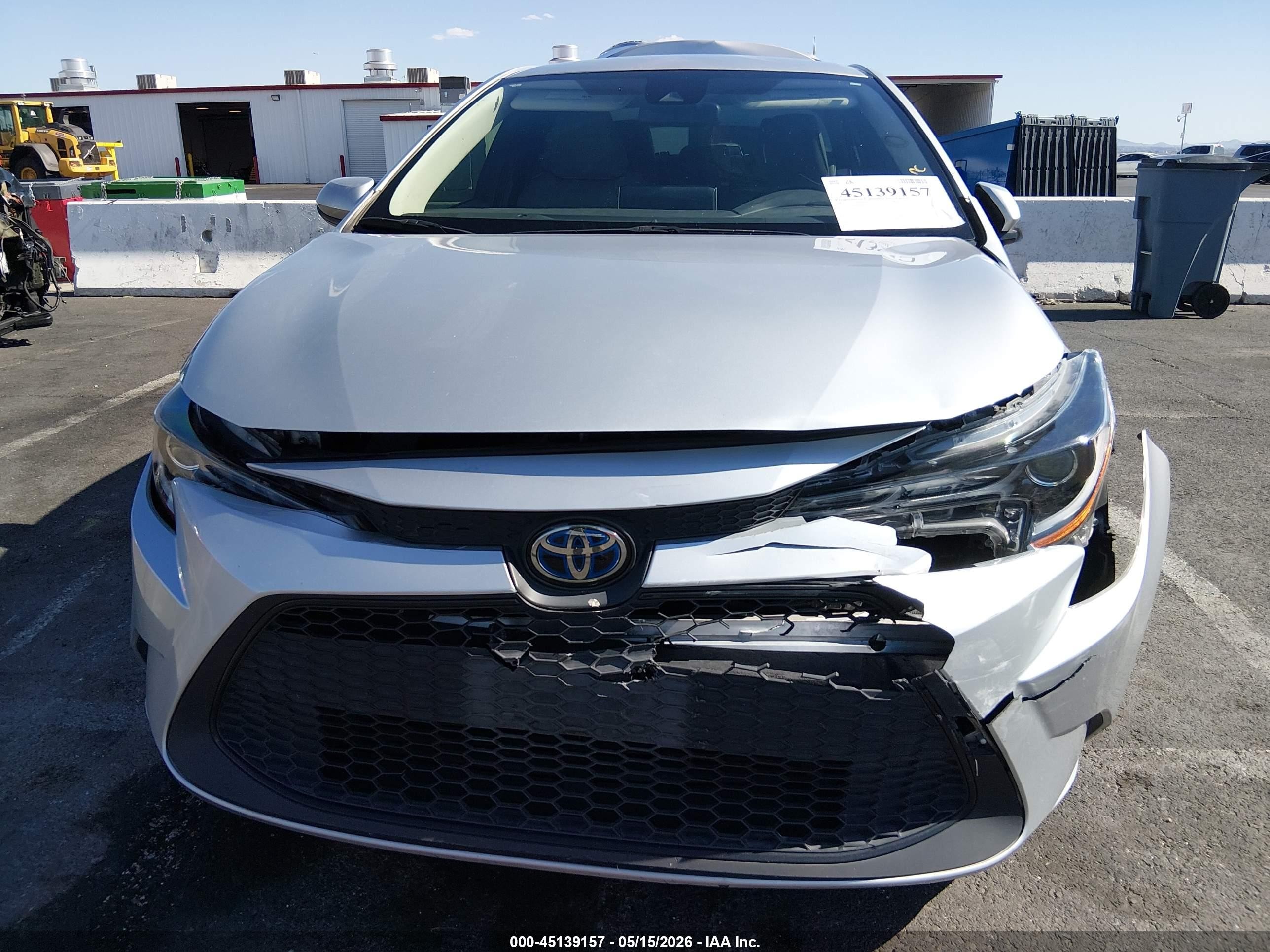 2021 Toyota Corolla Hybrid Le Silver vin: JTDEAMDE8MJ014096