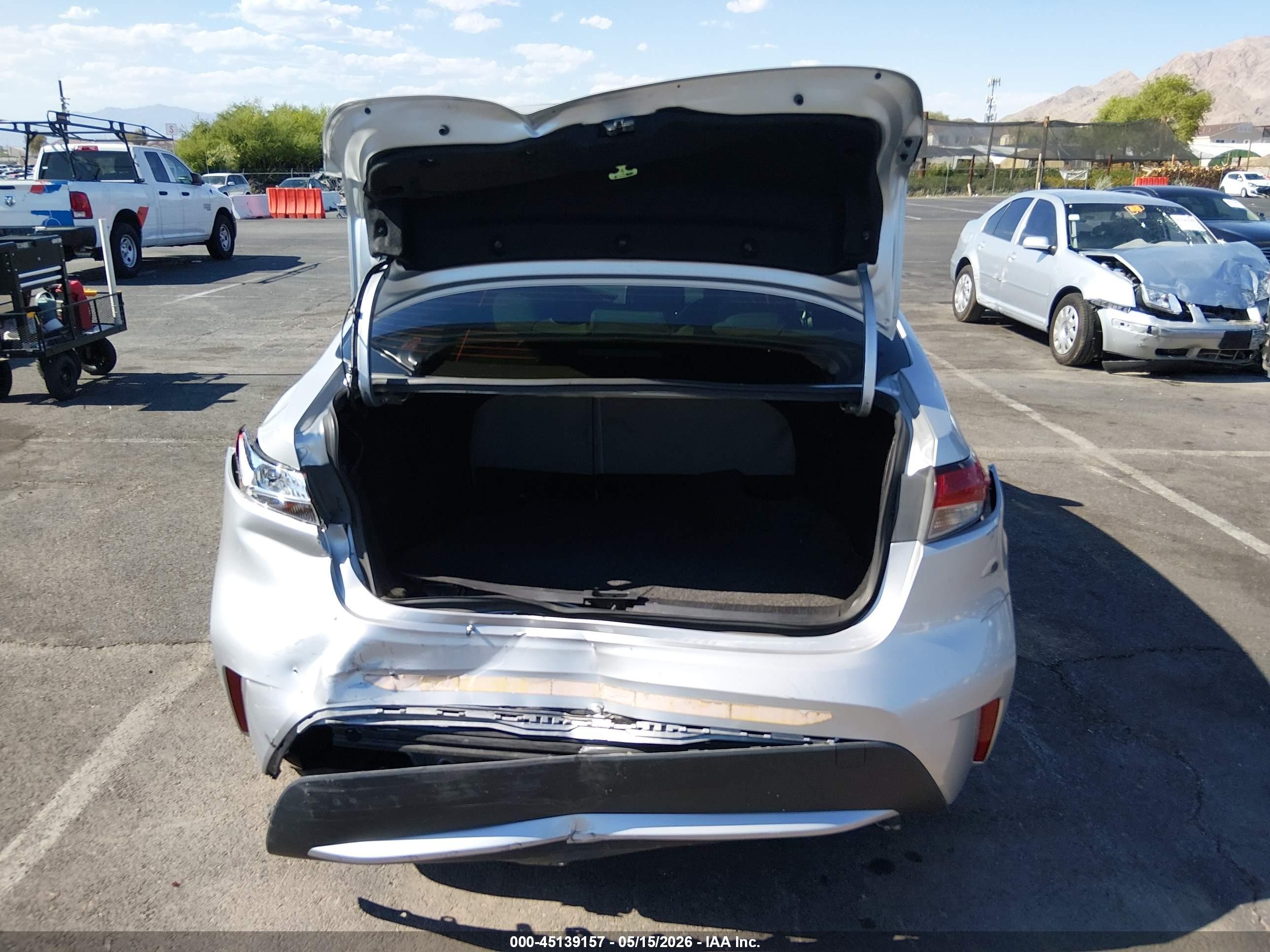 2021 Toyota Corolla Hybrid Le Silver vin: JTDEAMDE8MJ014096