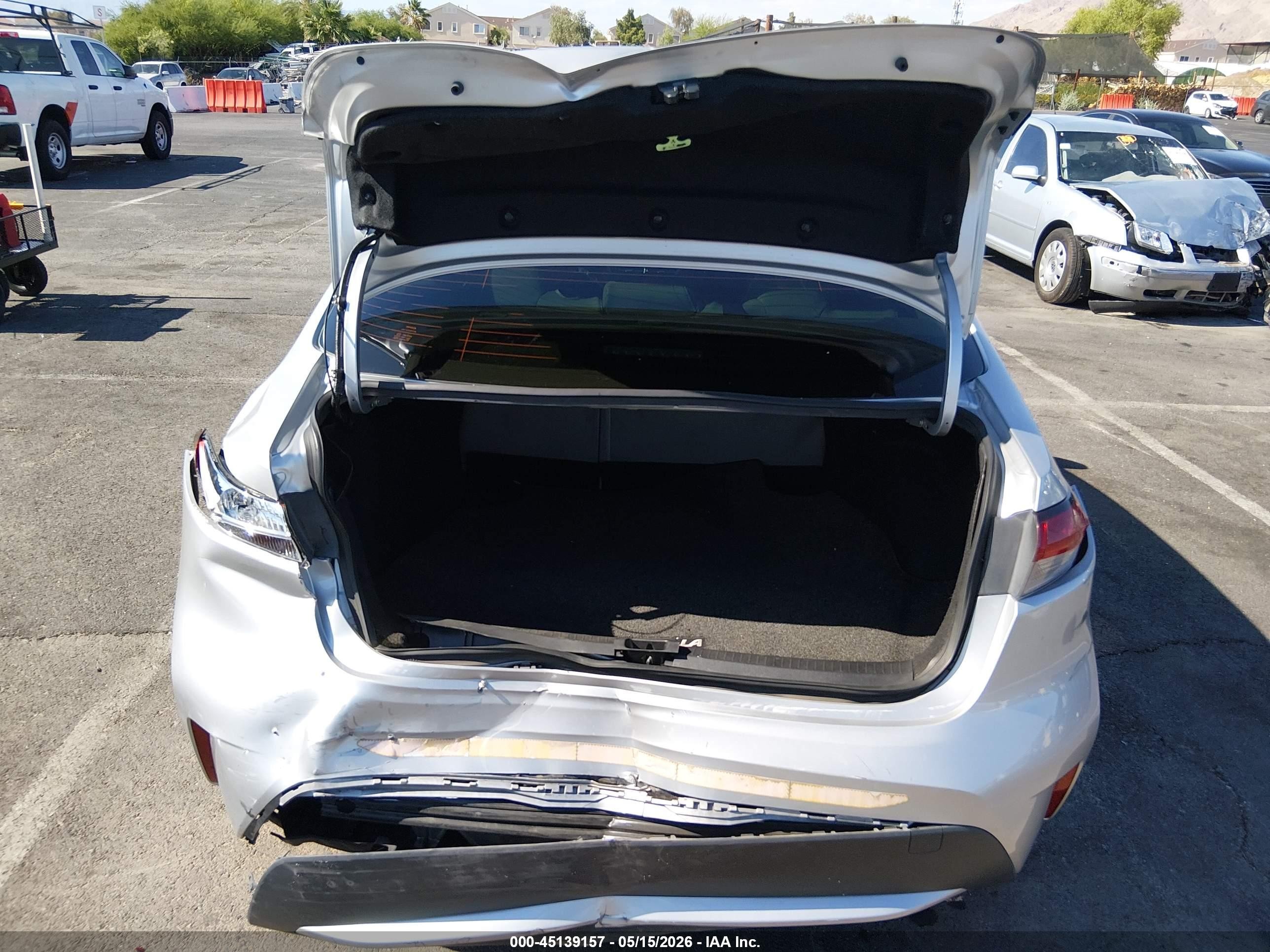 2021 Toyota Corolla Hybrid Le Silver vin: JTDEAMDE8MJ014096