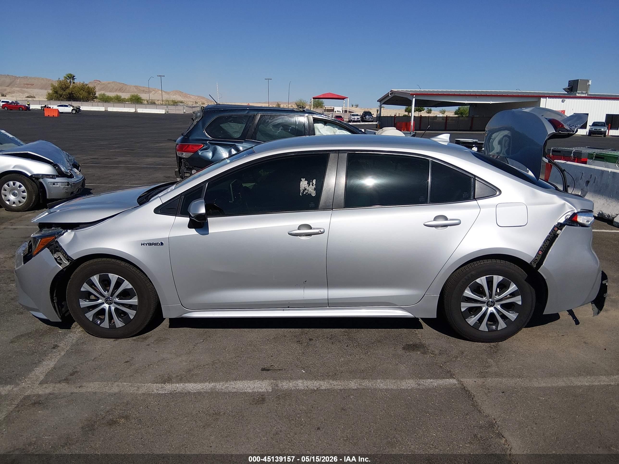 2021 Toyota Corolla Hybrid Le Silver vin: JTDEAMDE8MJ014096