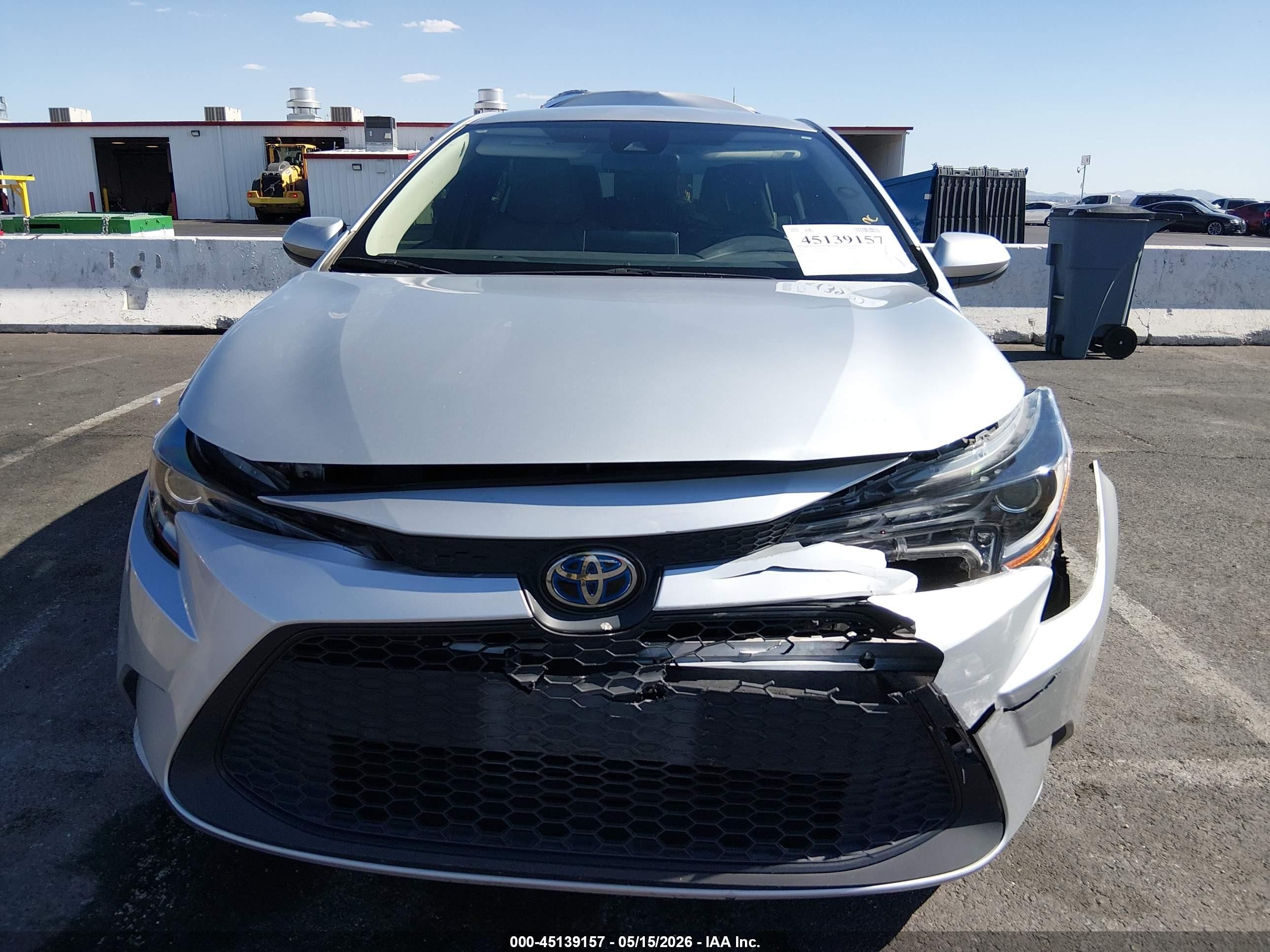 2021 Toyota Corolla Hybrid Le Silver vin: JTDEAMDE8MJ014096