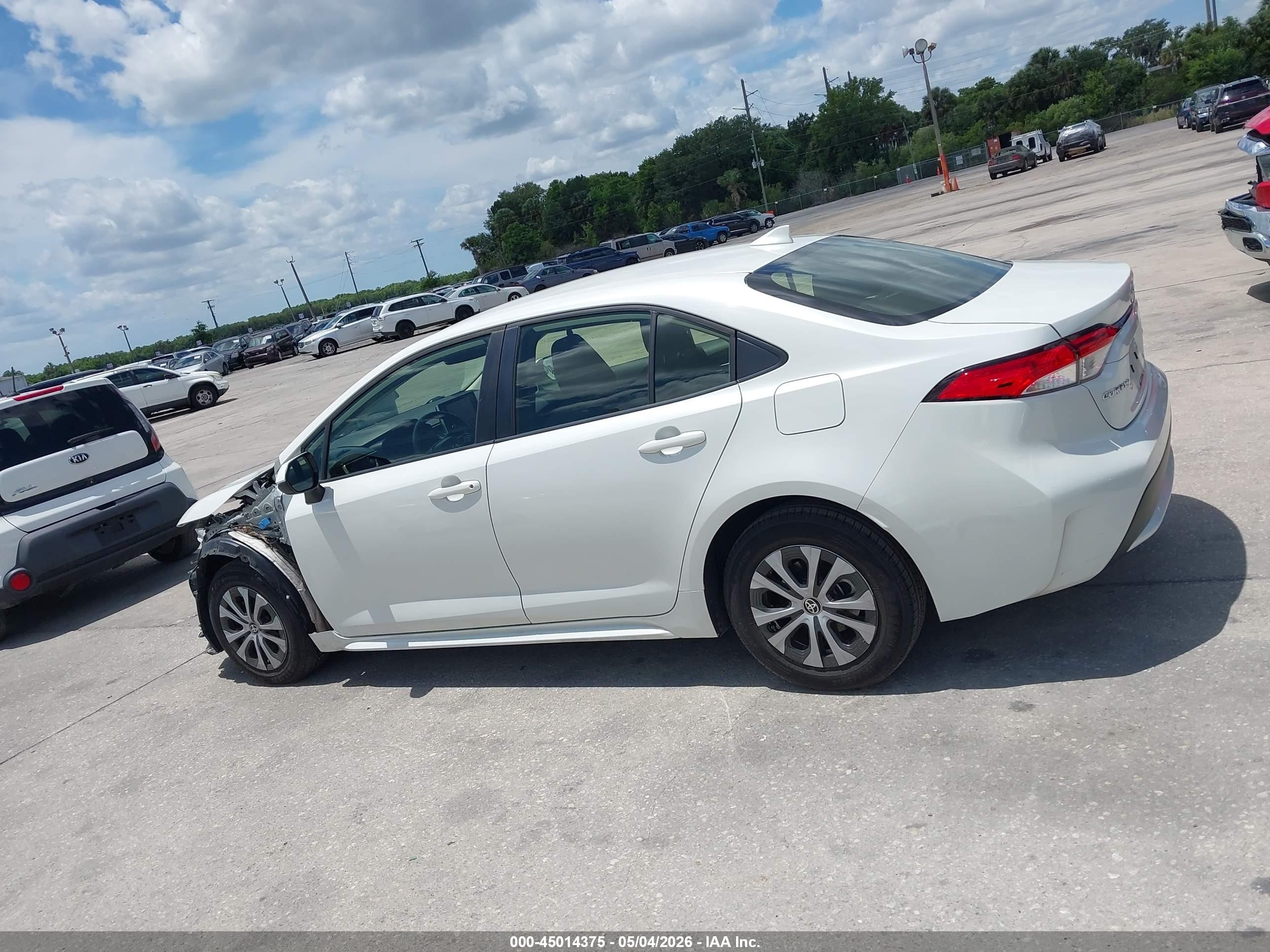 2021 Toyota Corolla Hybrid Le White vin: JTDEAMDE8MJ017578