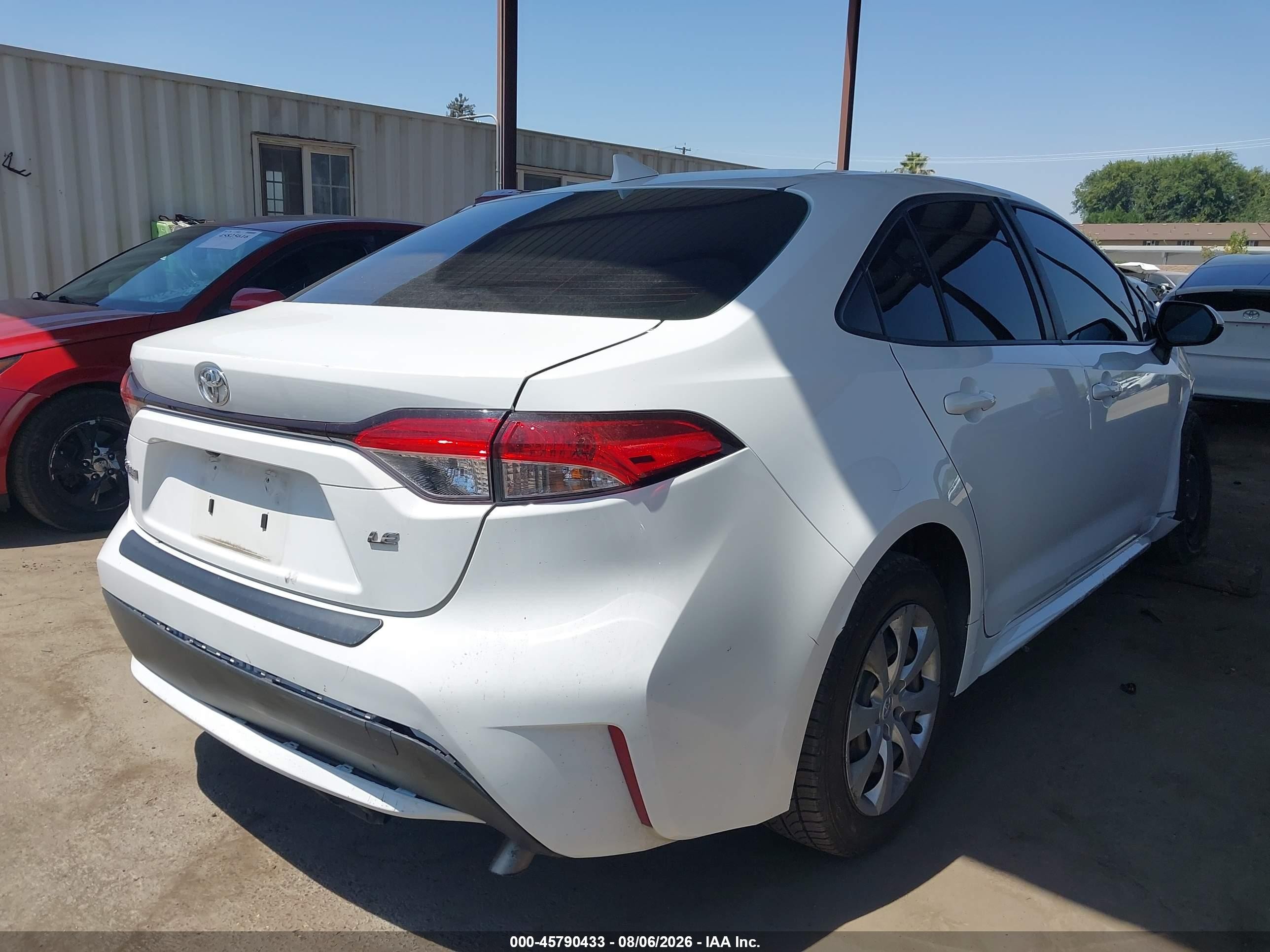 2021 Toyota Corolla Le White vin: JTDEPMAE0MJ156526