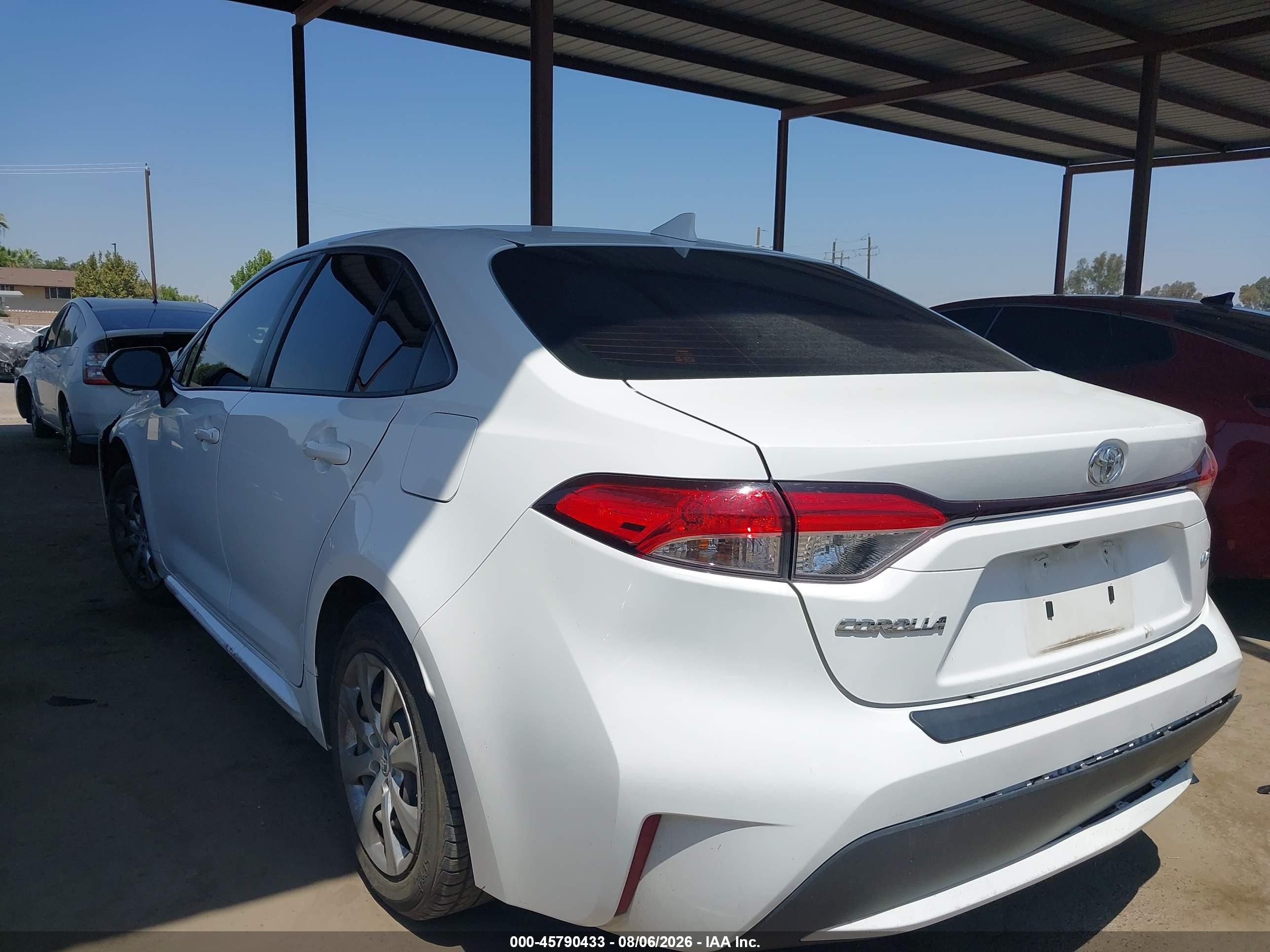 2021 Toyota Corolla Le White vin: JTDEPMAE0MJ156526