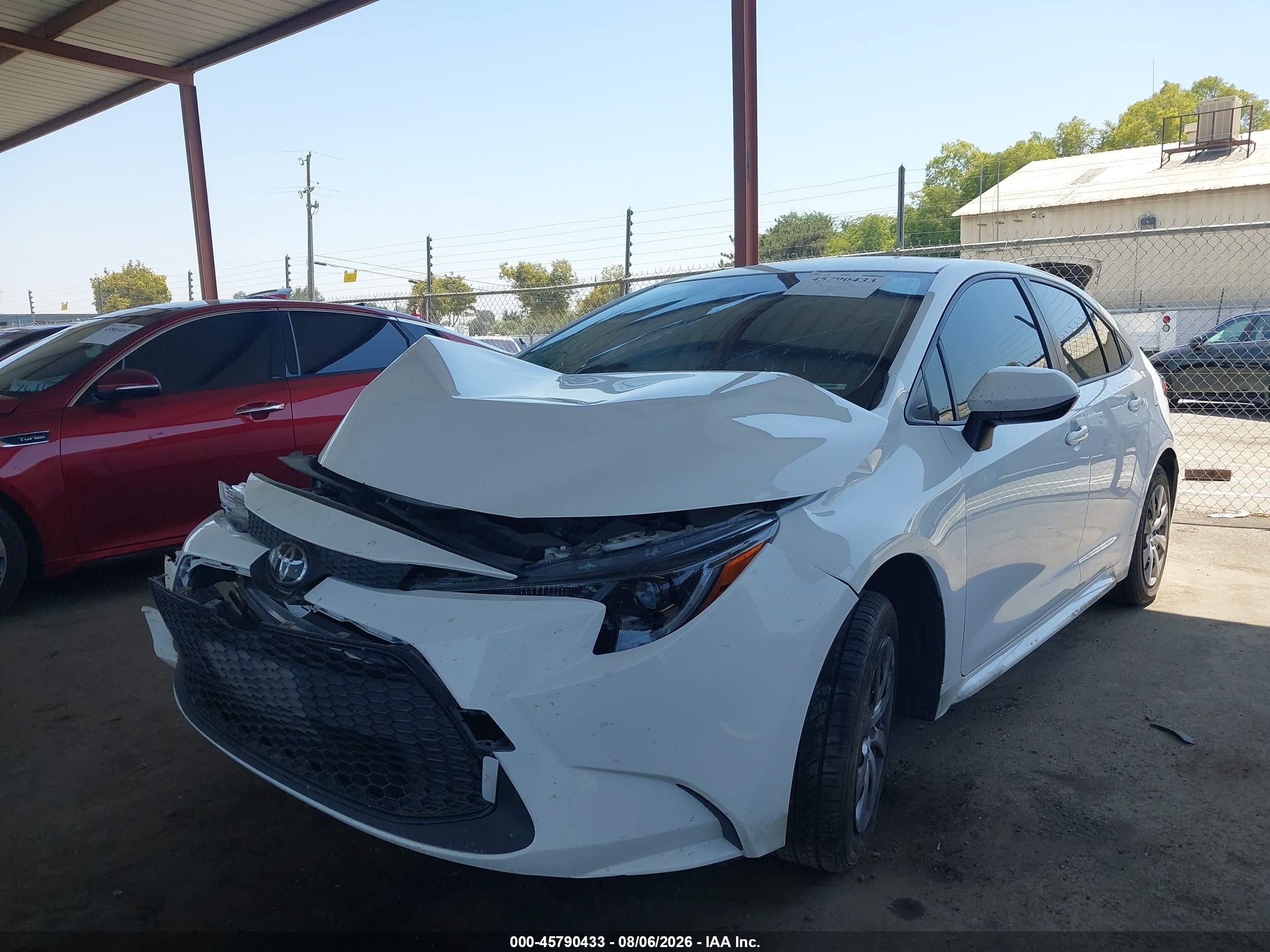 2021 Toyota Corolla Le White vin: JTDEPMAE0MJ156526