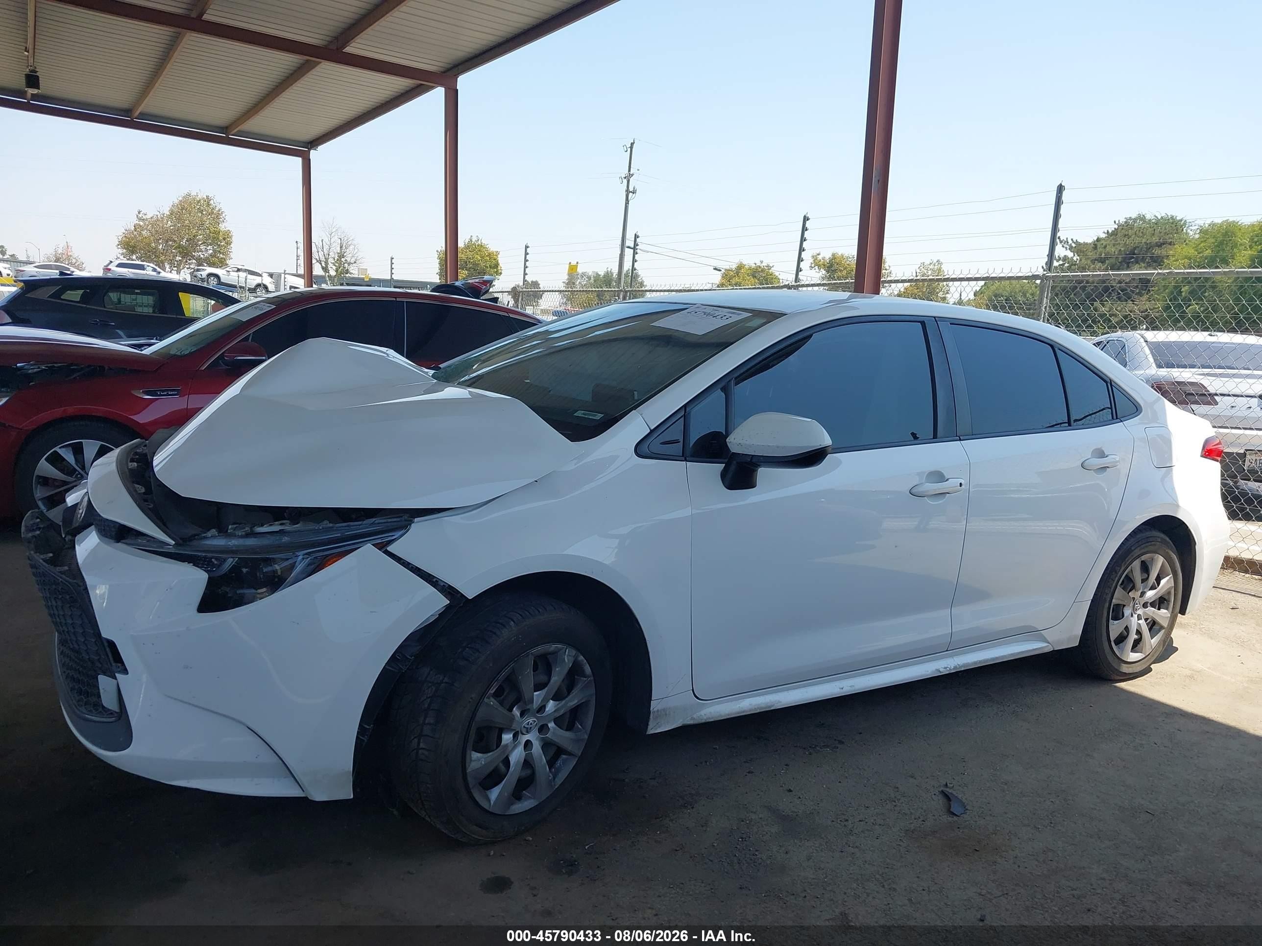 2021 Toyota Corolla Le White vin: JTDEPMAE0MJ156526