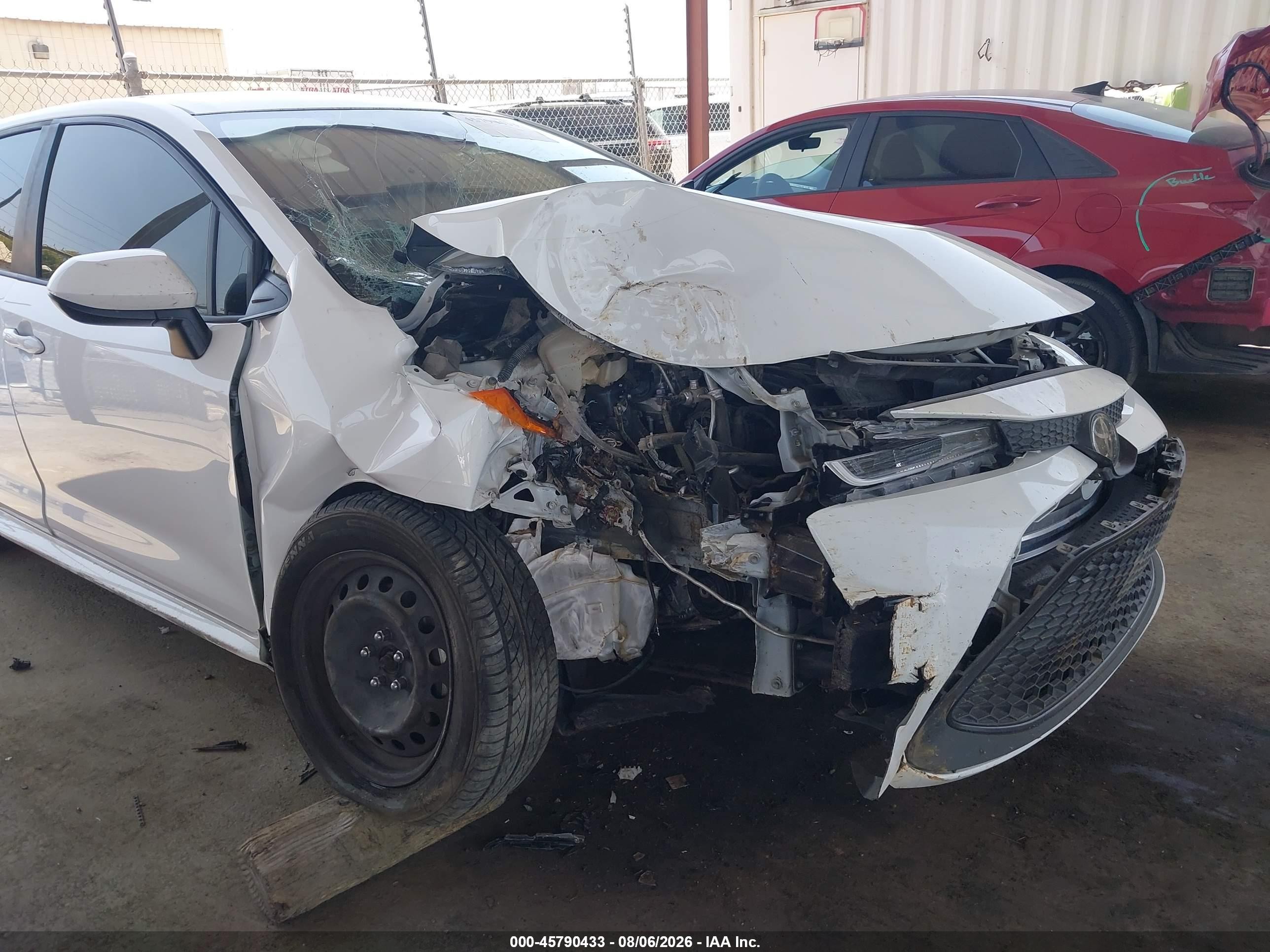 2021 Toyota Corolla Le White vin: JTDEPMAE0MJ156526