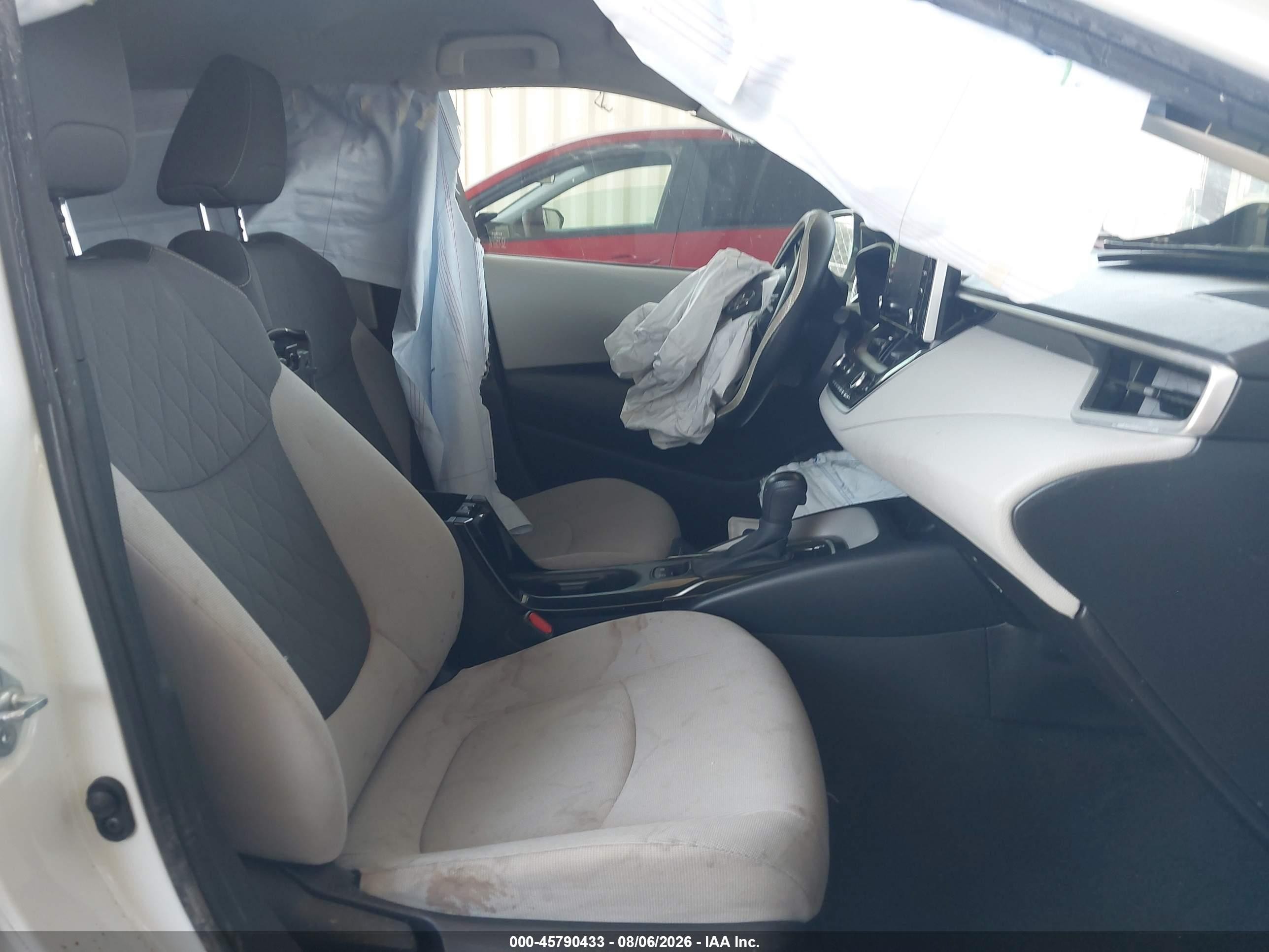 2021 Toyota Corolla Le White vin: JTDEPMAE0MJ156526