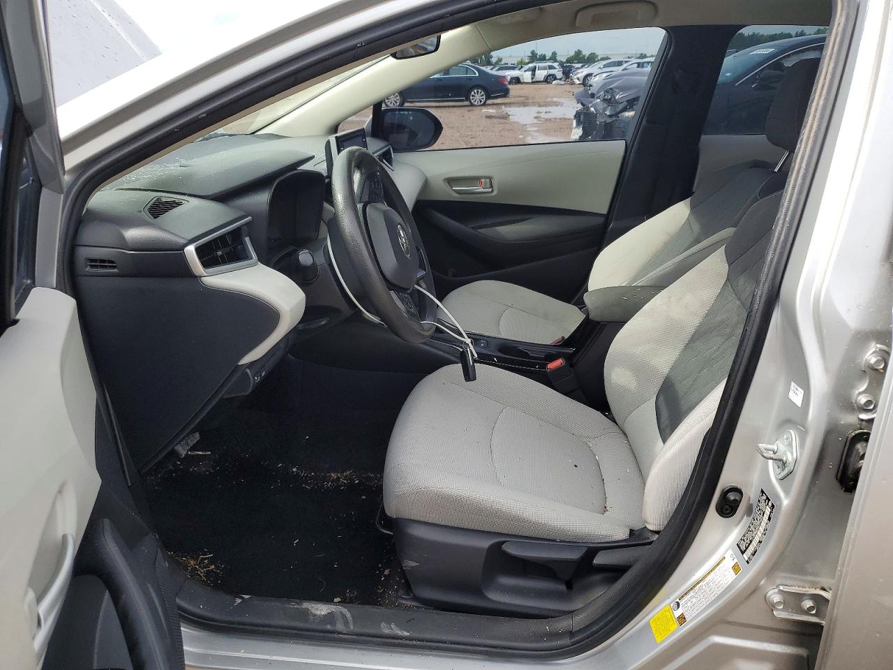 2021 Toyota Corolla Le Silver vin: JTDEPMAE0MJ173603