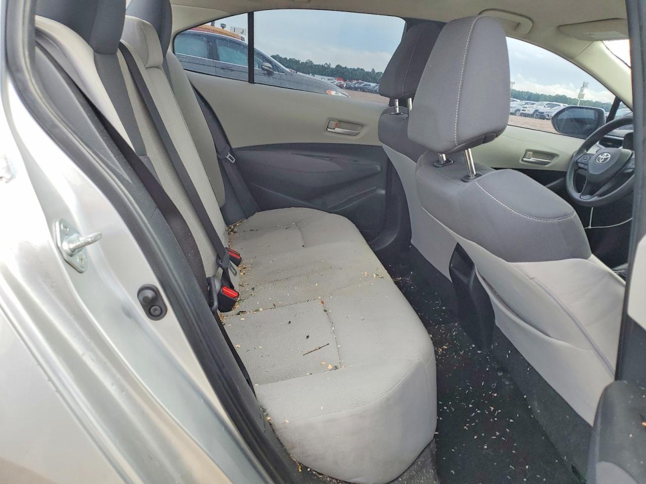 2021 Toyota Corolla Le Silver vin: JTDEPMAE0MJ173603
