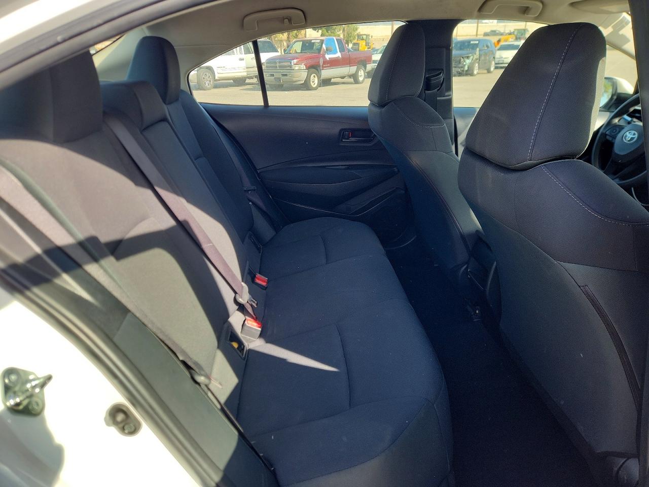 2022 Toyota Corolla Le White vin: JTDEPMAE0N3014490