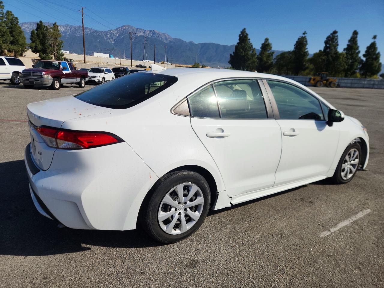 2022 Toyota Corolla Le White vin: JTDEPMAE0N3014490