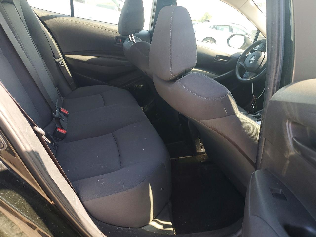 2022 Toyota Corolla Le Black vin: JTDEPMAE0NJ208903
