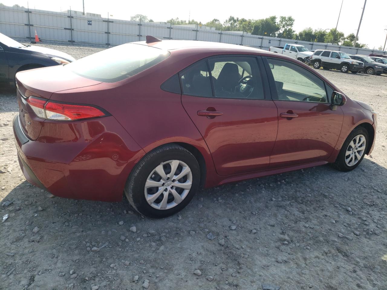 2022 Toyota Corolla Le Red vin: JTDEPMAE0NJ218654