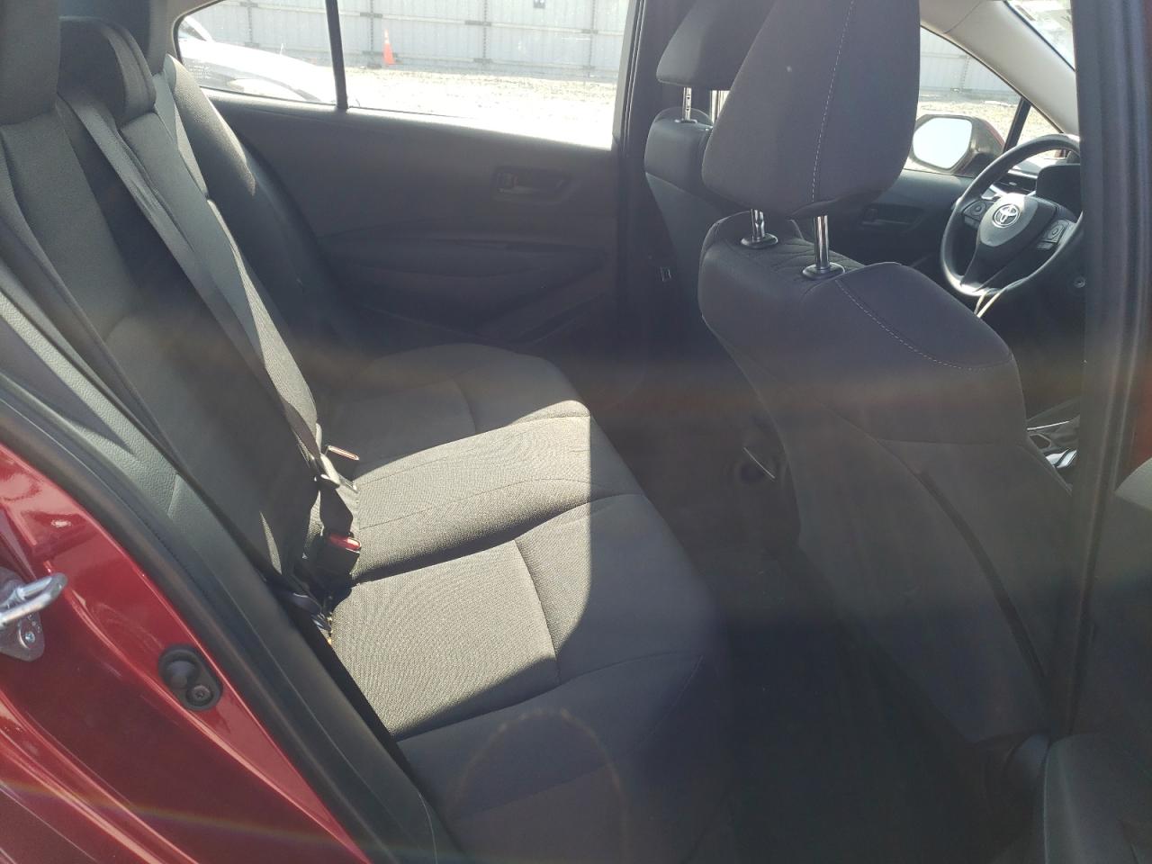2022 Toyota Corolla Le Red vin: JTDEPMAE0NJ218654