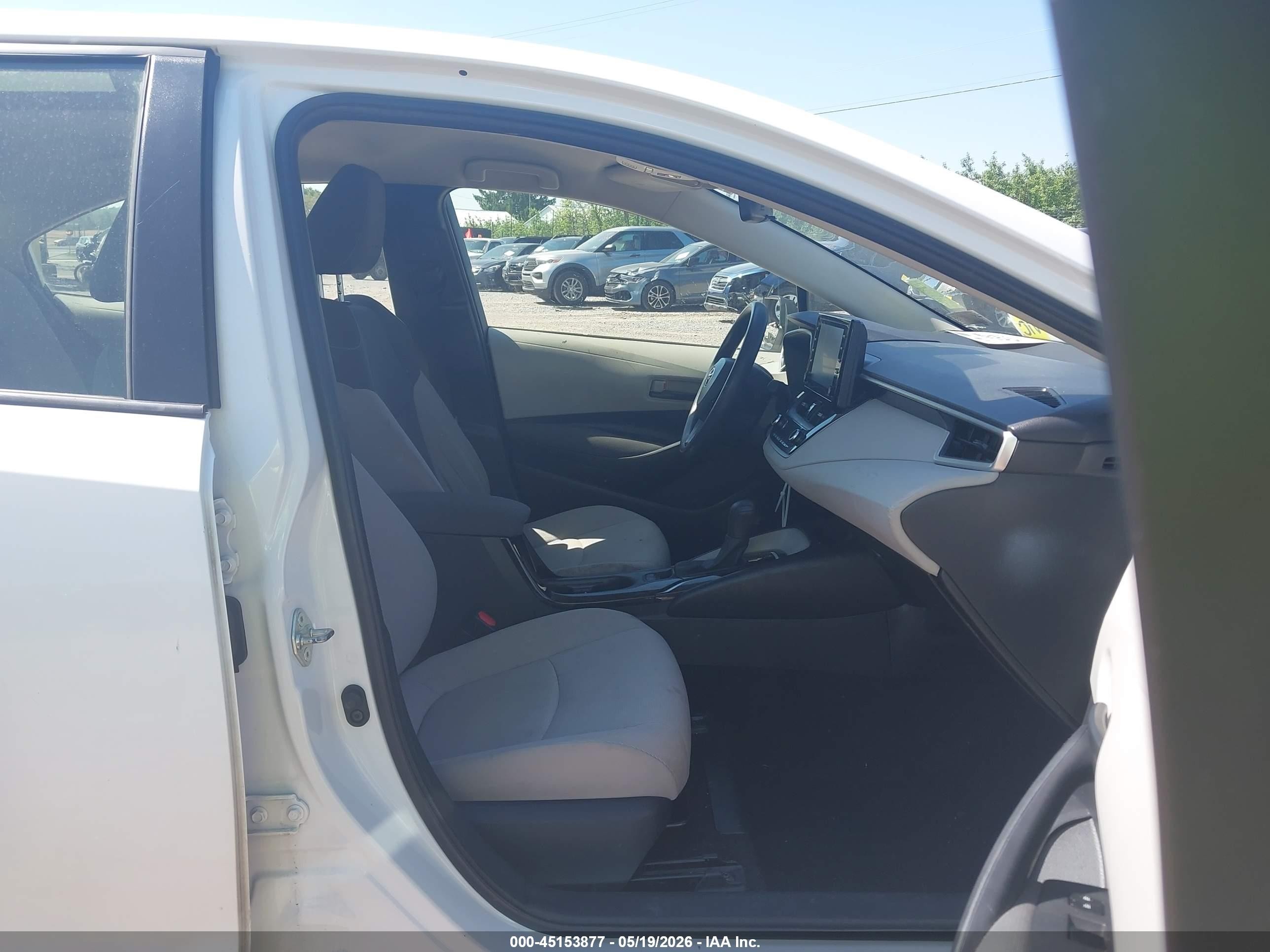 2022 Toyota Corolla Le White vin: JTDEPMAE1N3013378