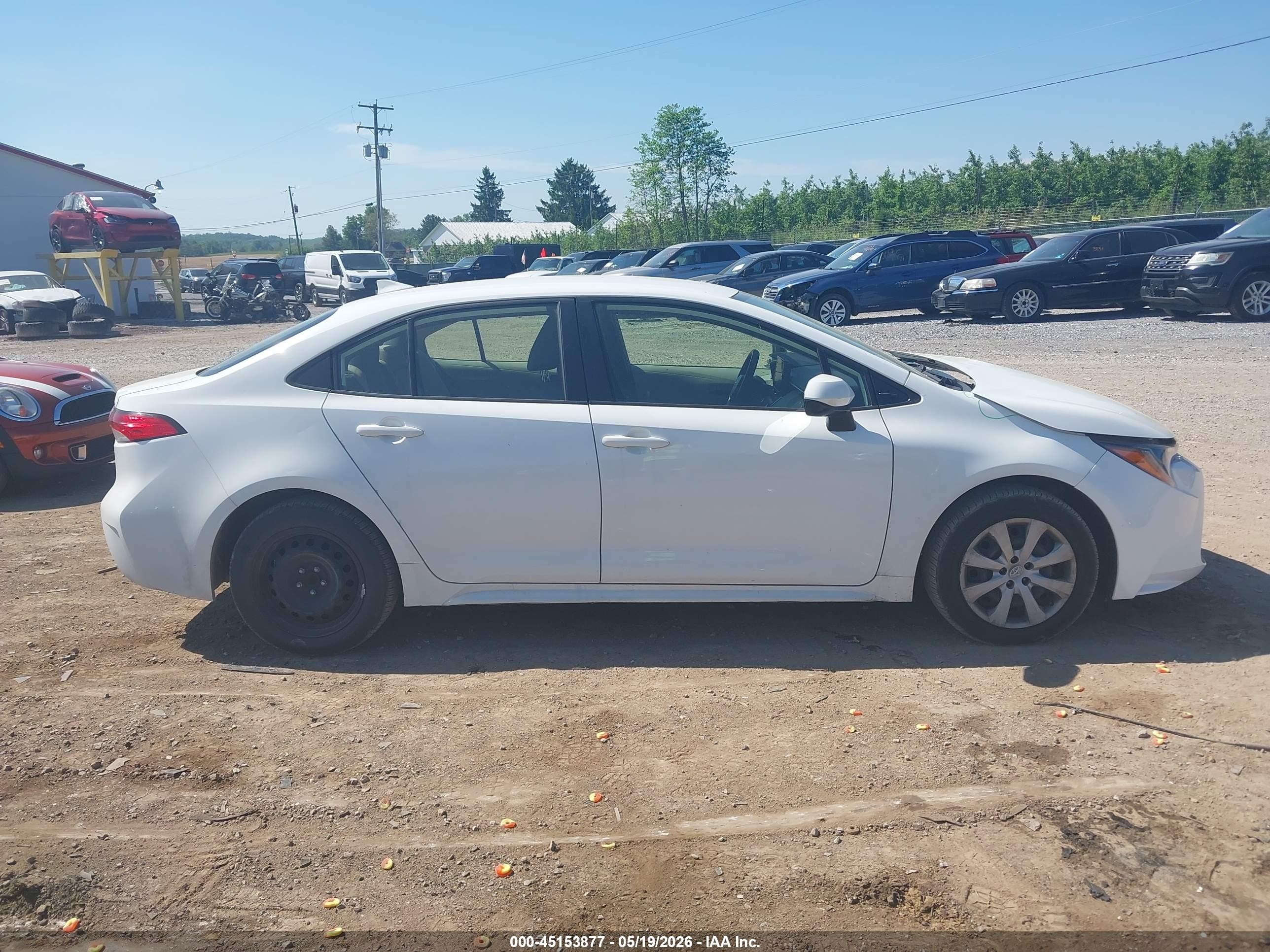 2022 Toyota Corolla Le White vin: JTDEPMAE1N3013378