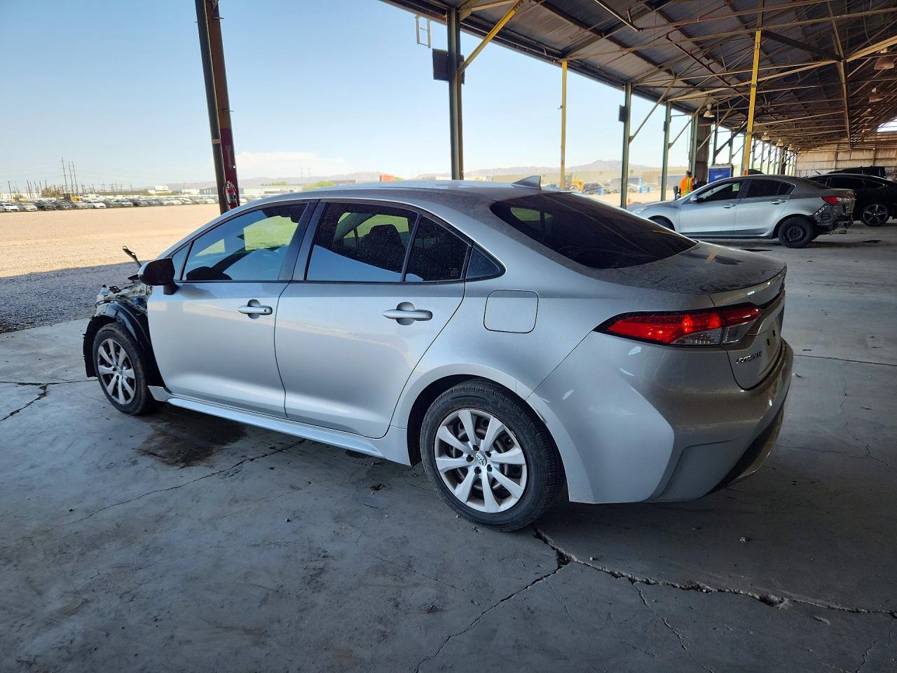 2022 Toyota Corolla Le Silver vin: JTDEPMAE1NJ210630